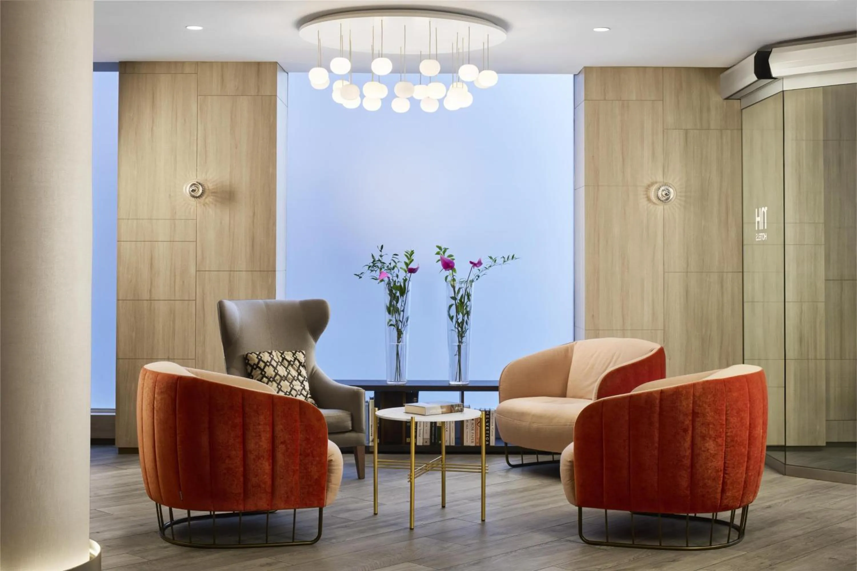 Lobby or reception in NH Madrid Balboa