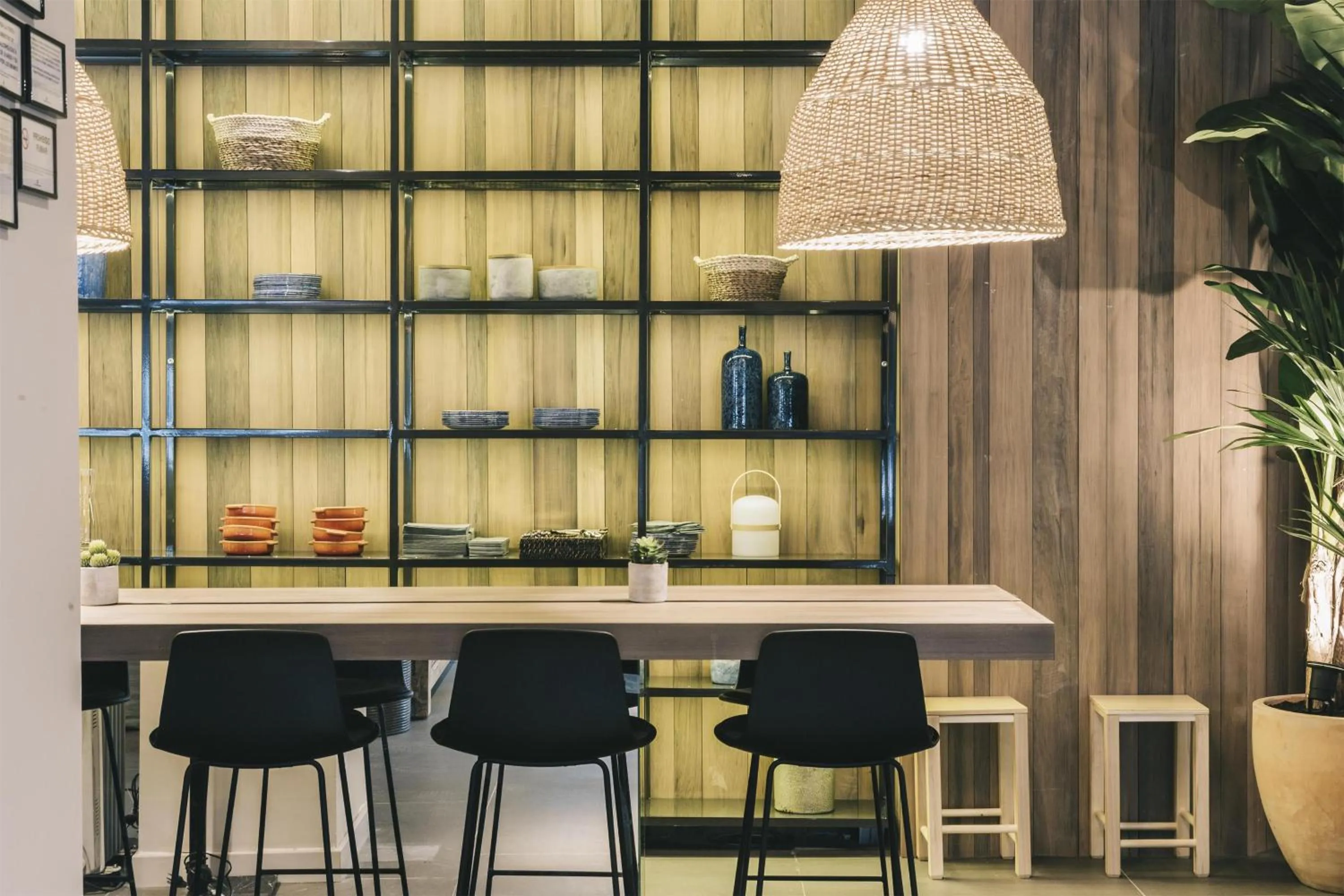 Restaurant/places to eat in NH Madrid Balboa