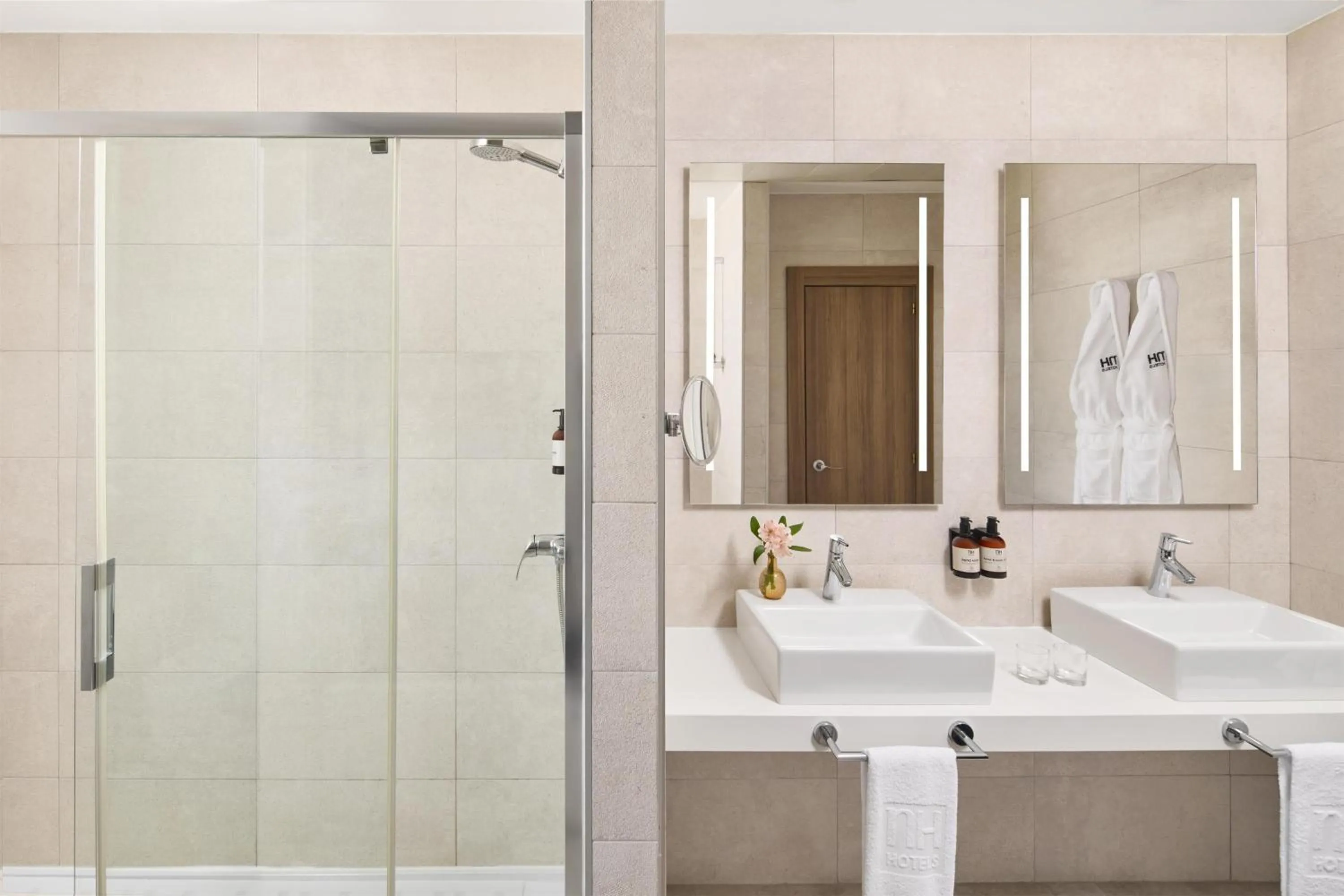 Bedroom in NH Madrid Balboa