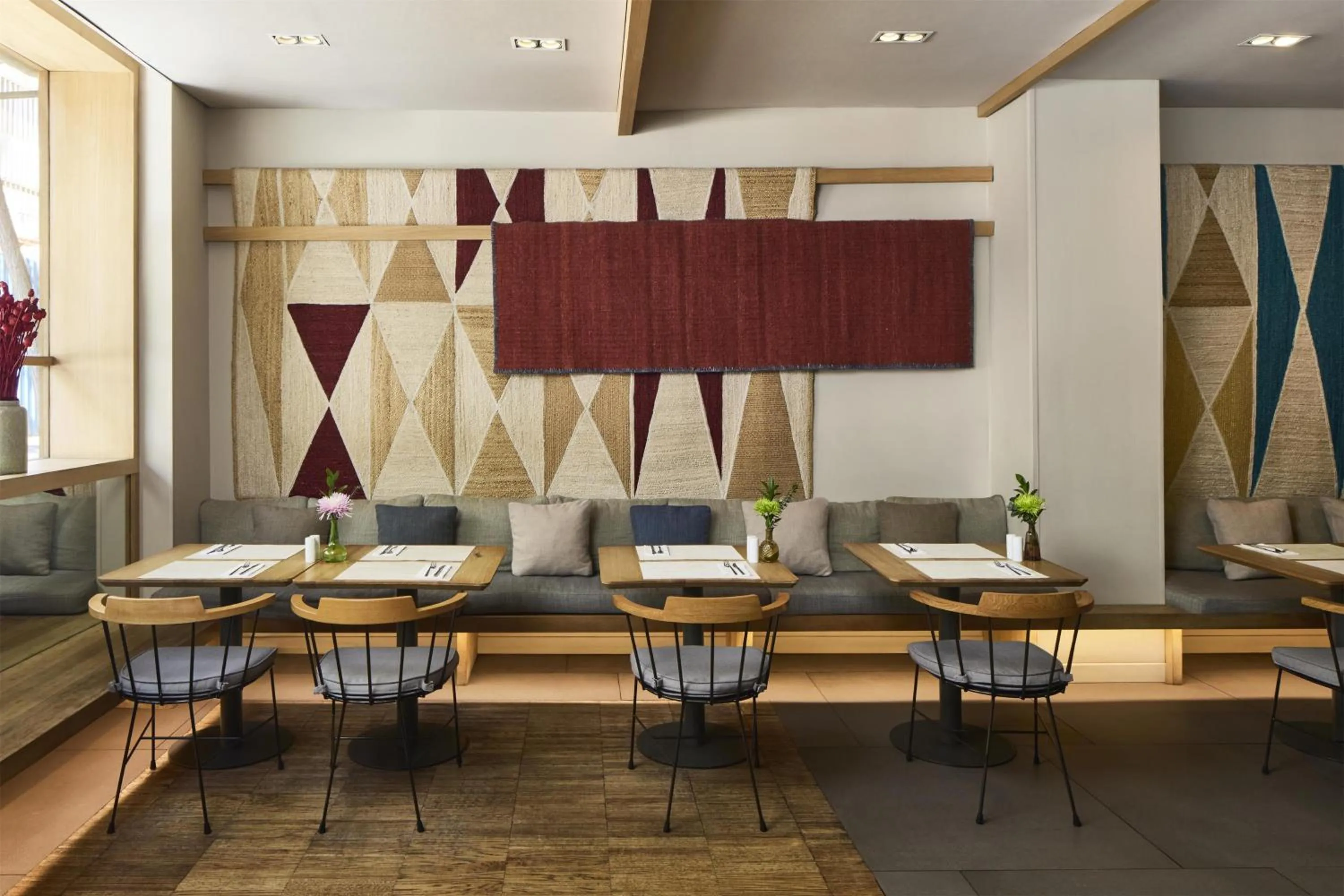 Restaurant/places to eat in NH Madrid Balboa