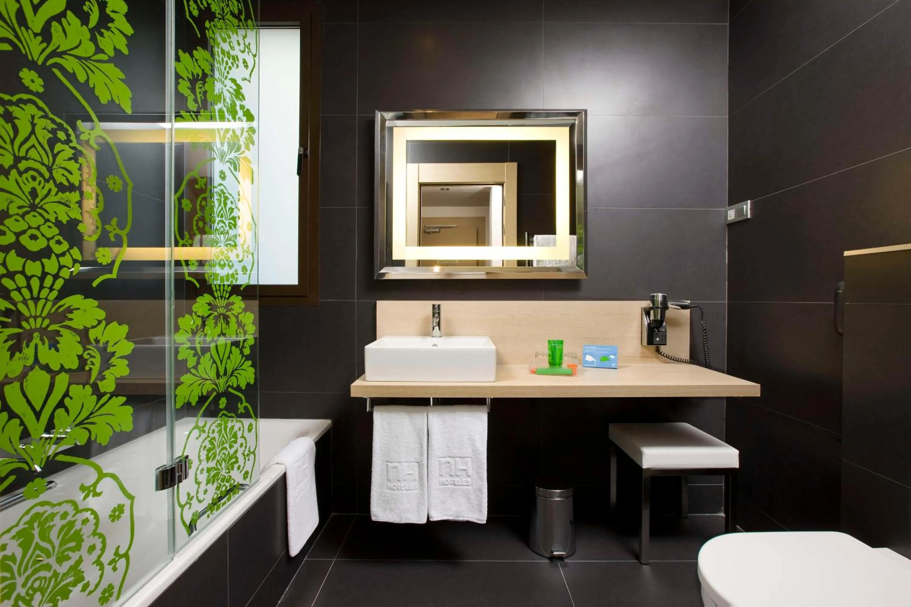 Bathroom in NH Madrid Principe de Vergara