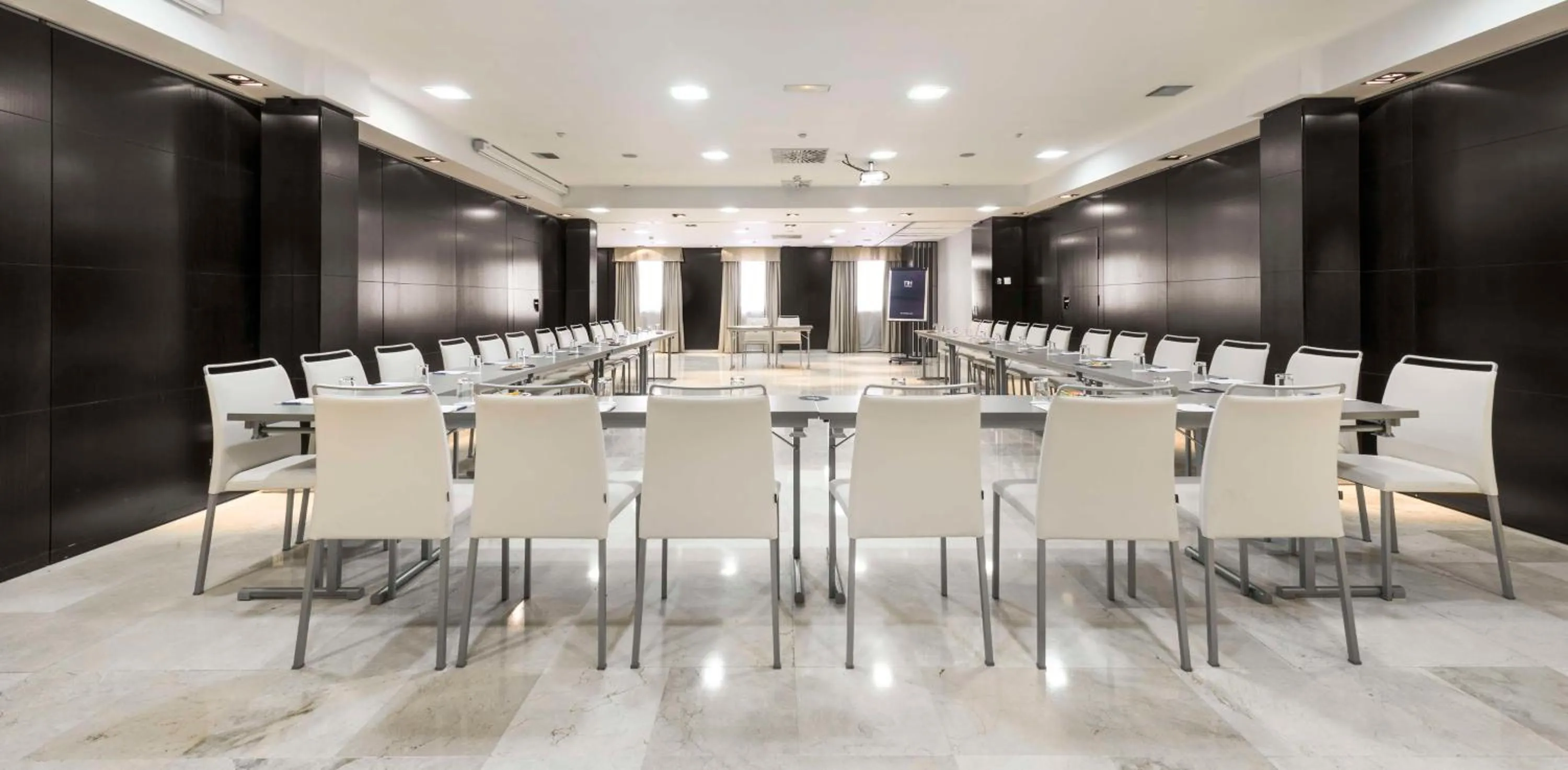 Meeting/conference room in NH Madrid Principe de Vergara