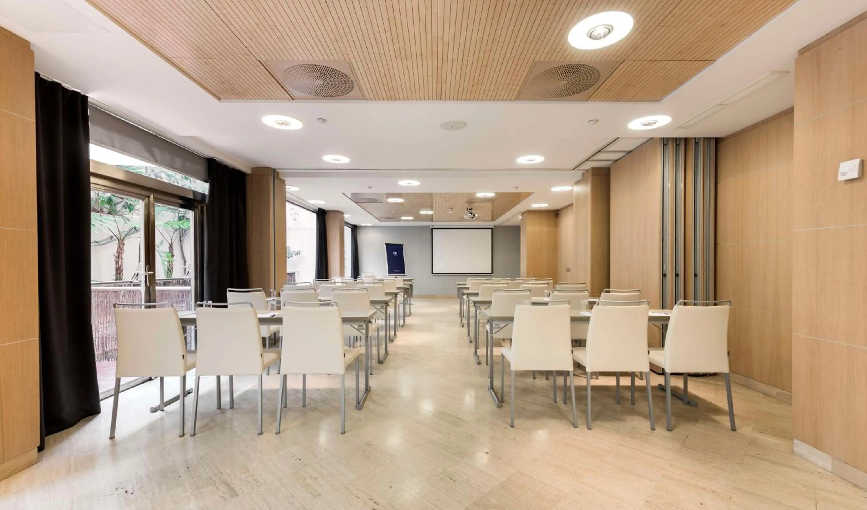 Meeting/conference room in NH Madrid Principe de Vergara