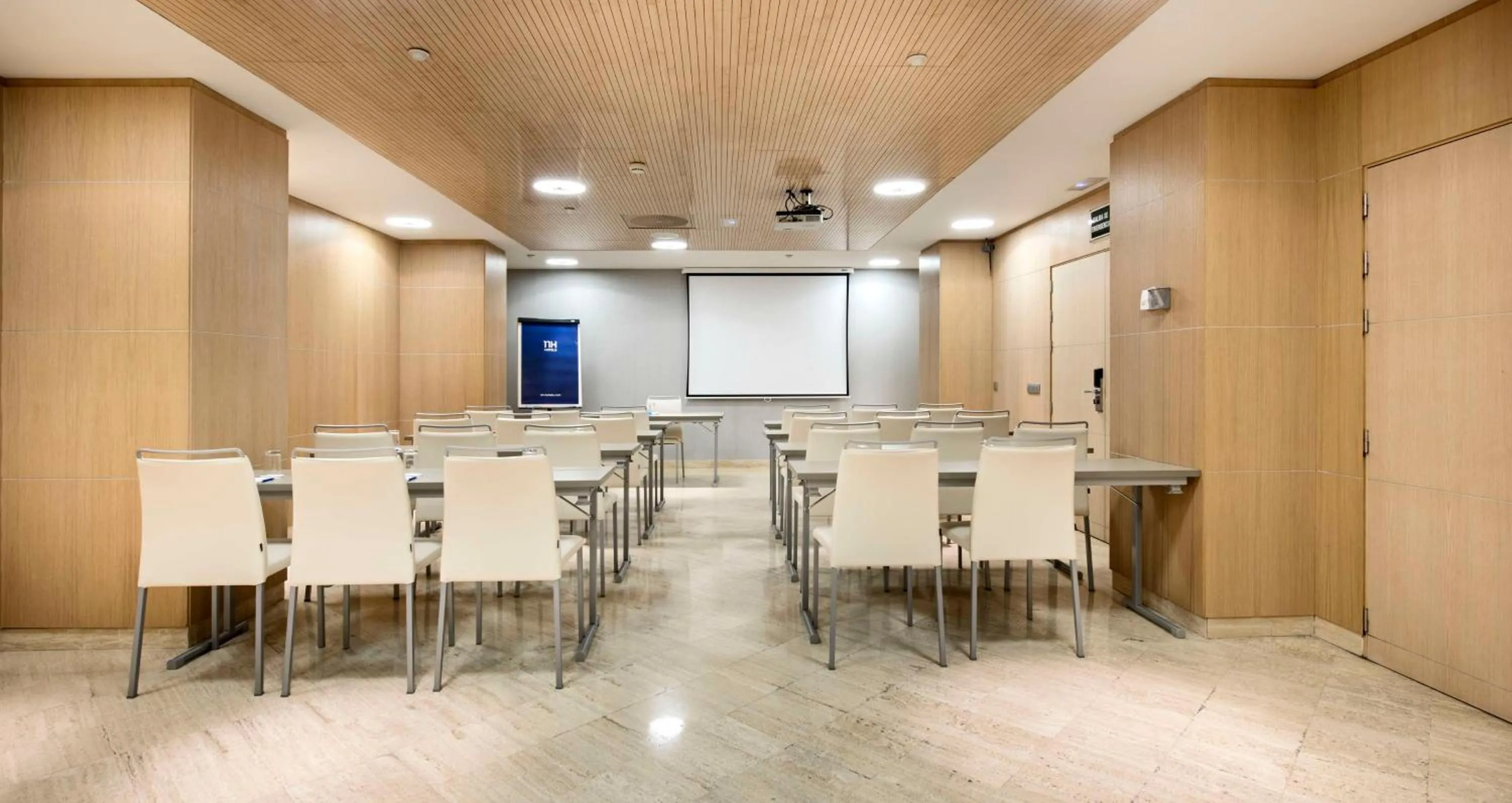 Meeting/conference room in NH Madrid Principe de Vergara
