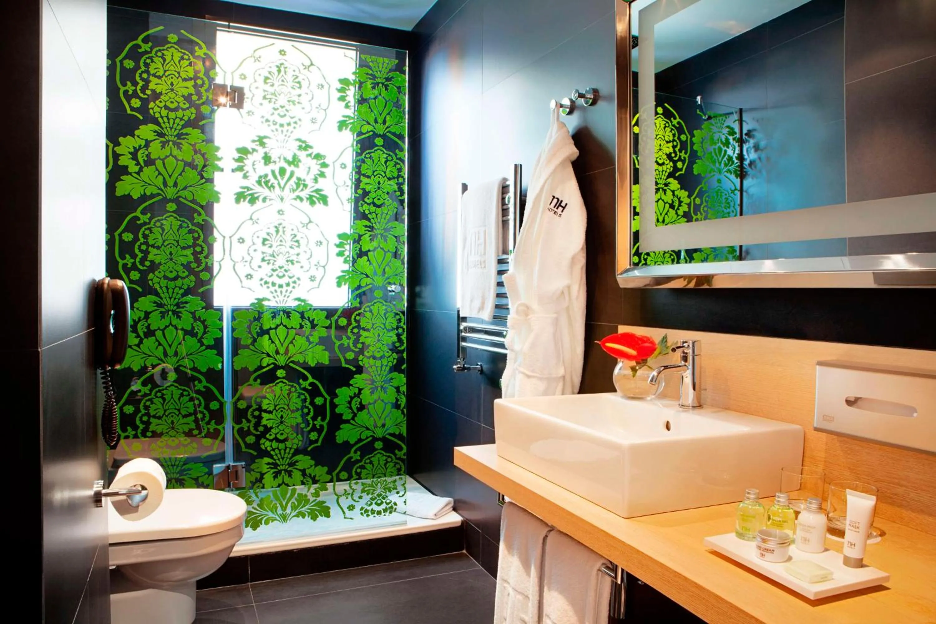 Bathroom in NH Madrid Principe de Vergara