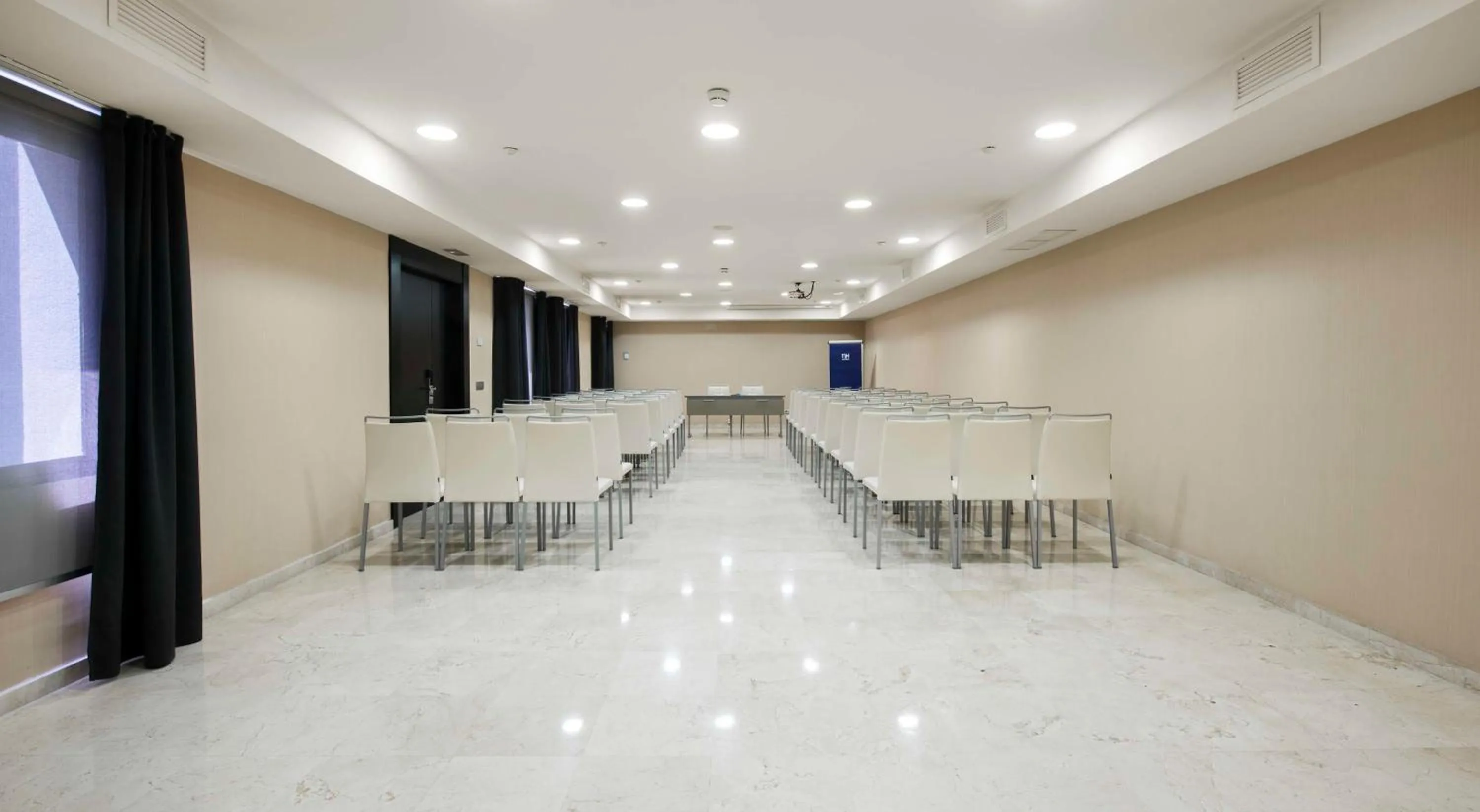 Meeting/conference room in NH Madrid Principe de Vergara