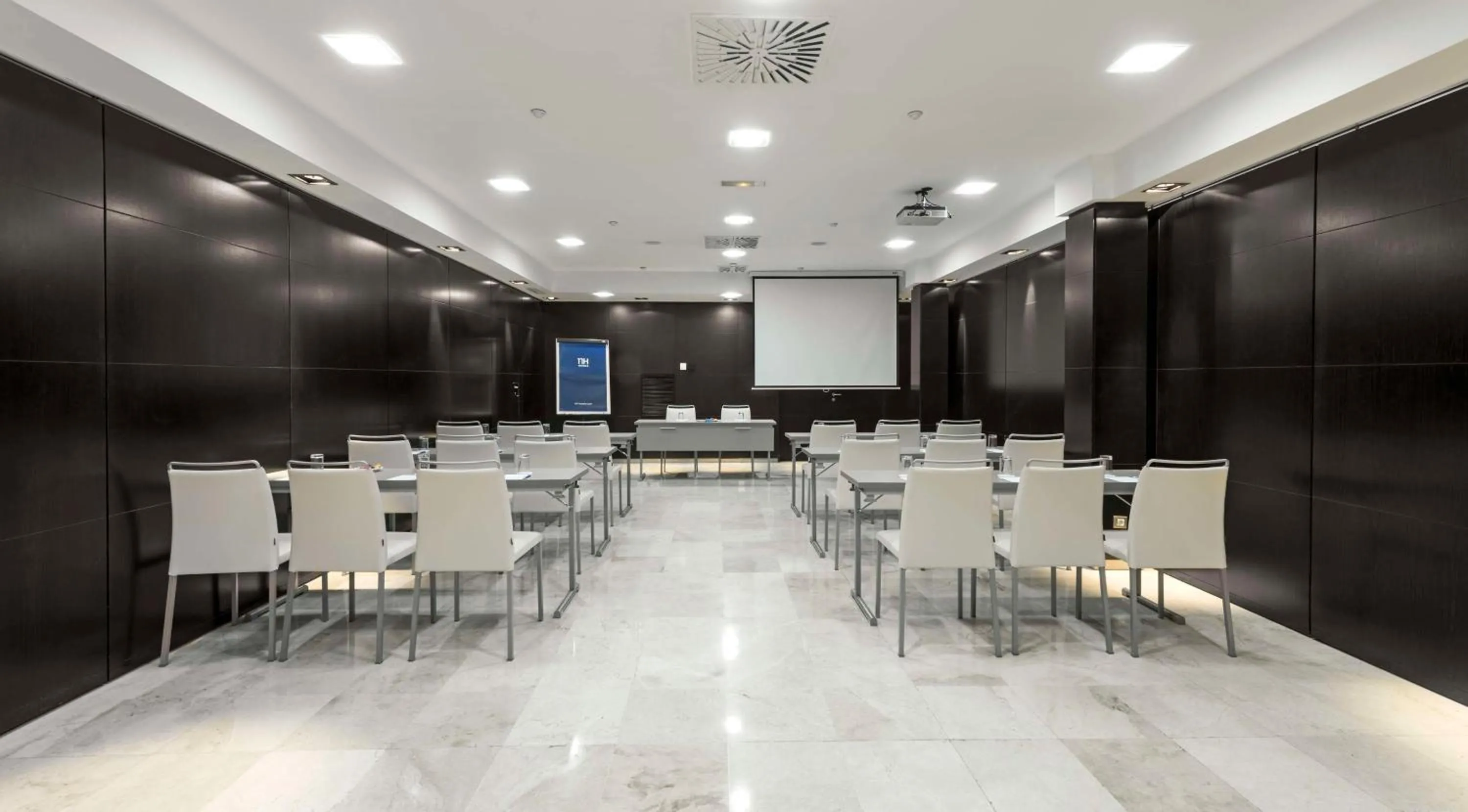 Meeting/conference room in NH Madrid Principe de Vergara