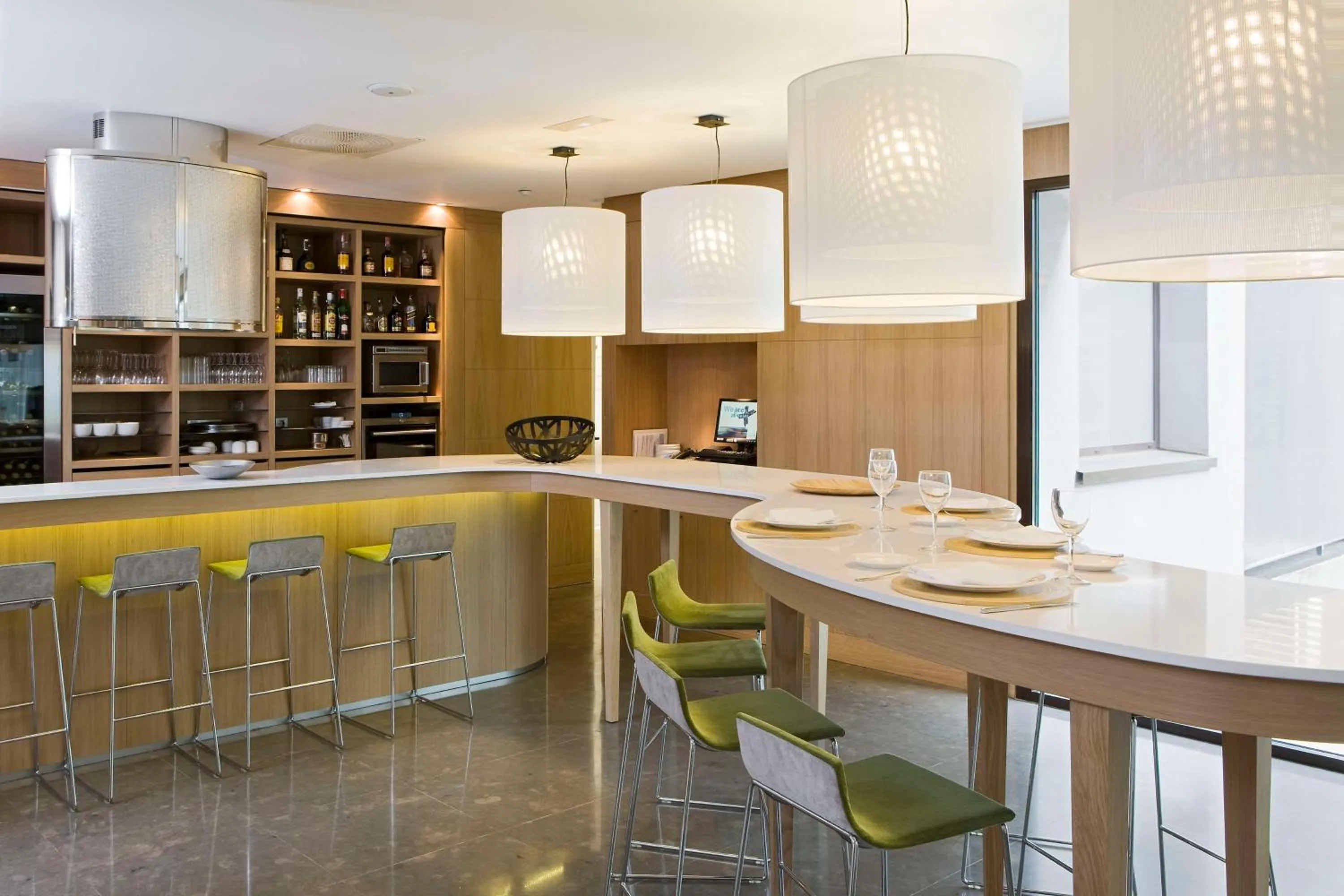 Lounge or bar in NH Madrid Principe de Vergara