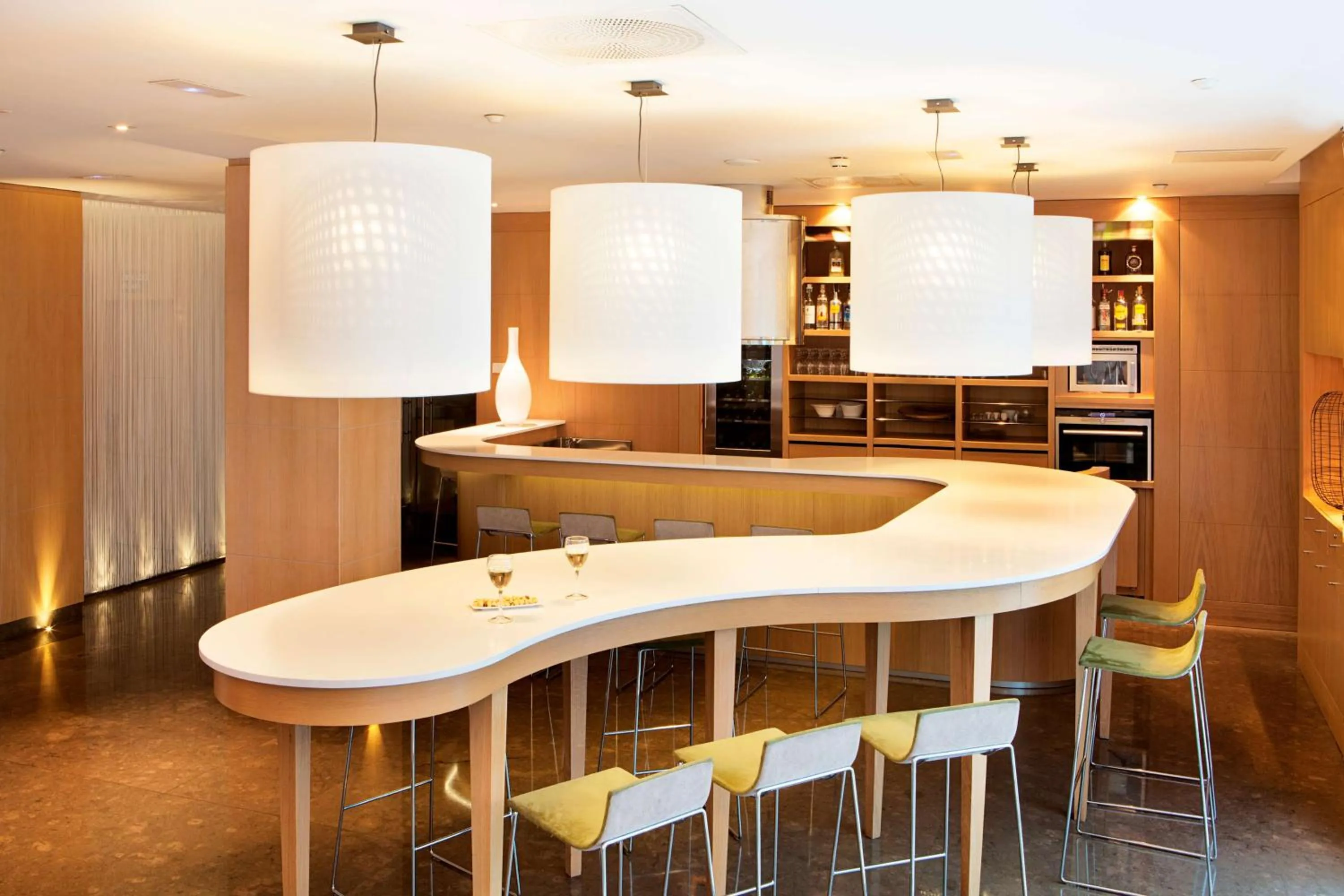 Lounge or bar in NH Madrid Principe de Vergara