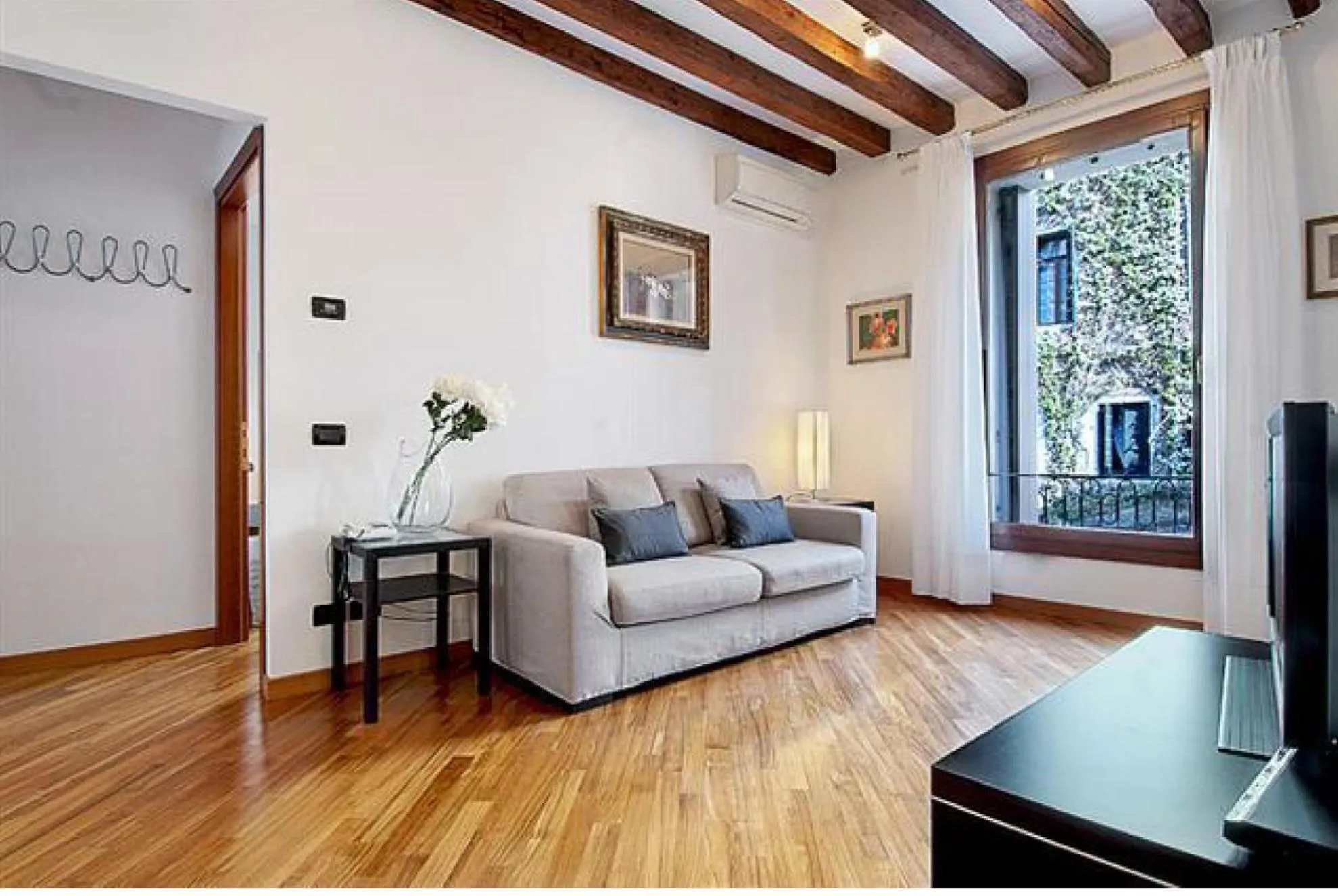 TV and multimedia in Salmaso Apartments