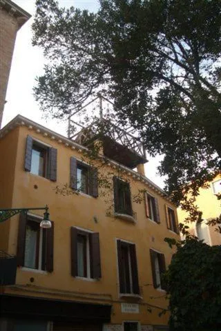 Facade/entrance in Salmaso Apartments