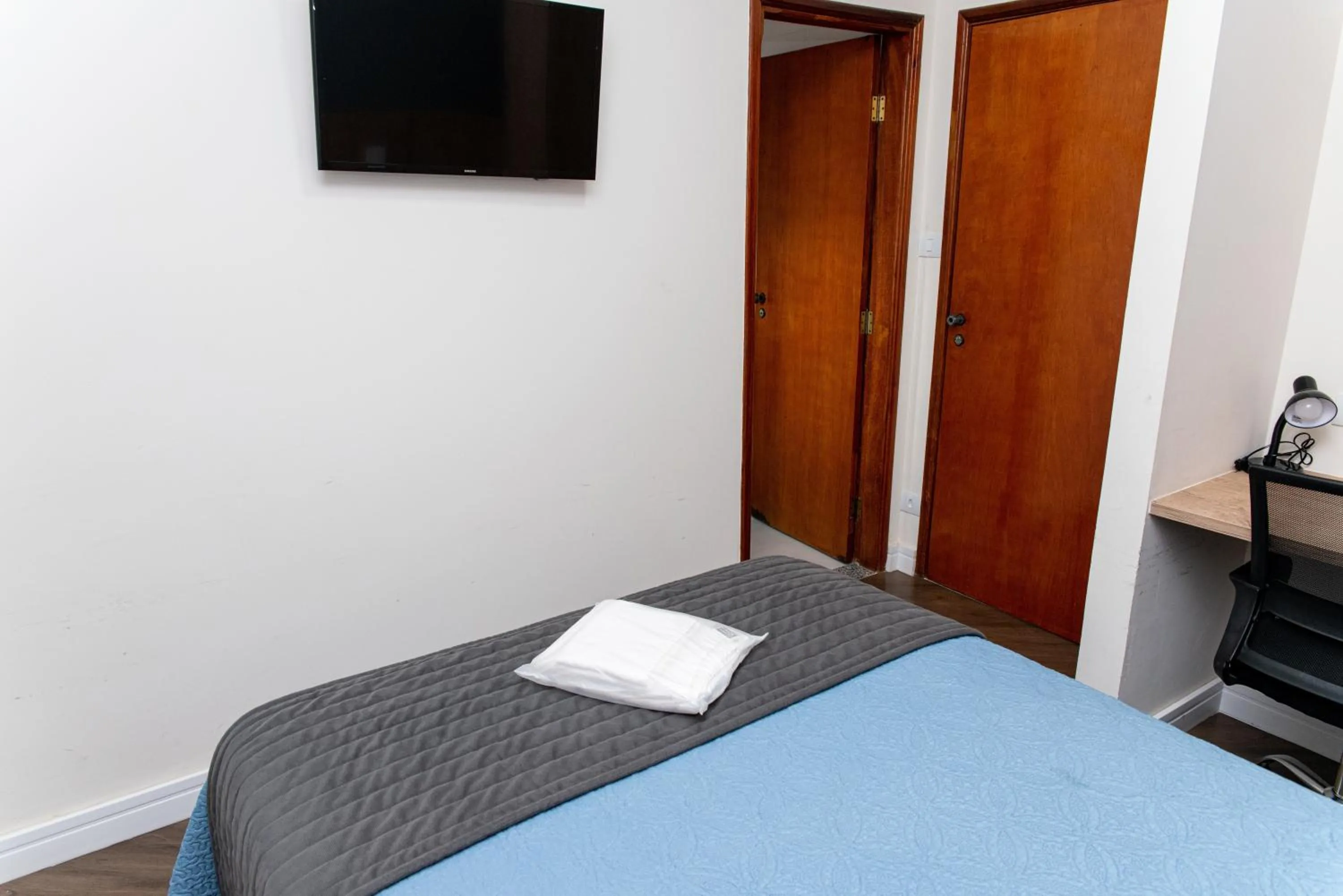 TV and multimedia, Bed in Hotel Descalvado