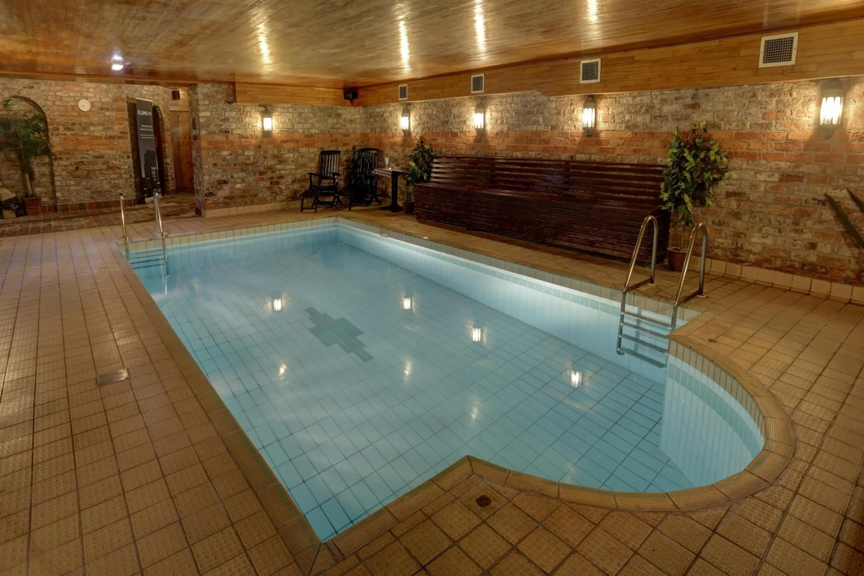 Swimming pool in Best Western Bell in Driffield