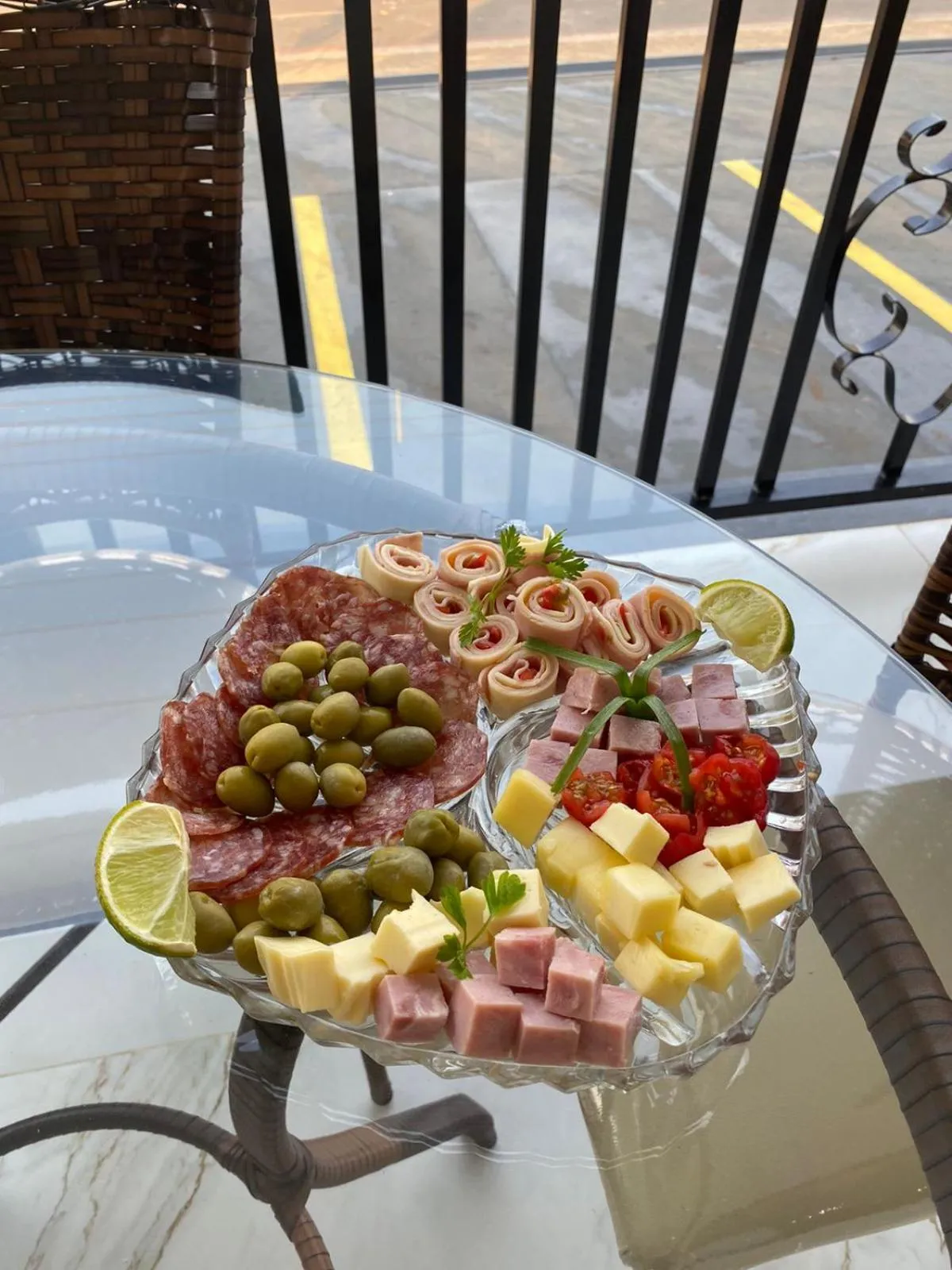 Restaurant/places to eat in HOTEL IMPERIO