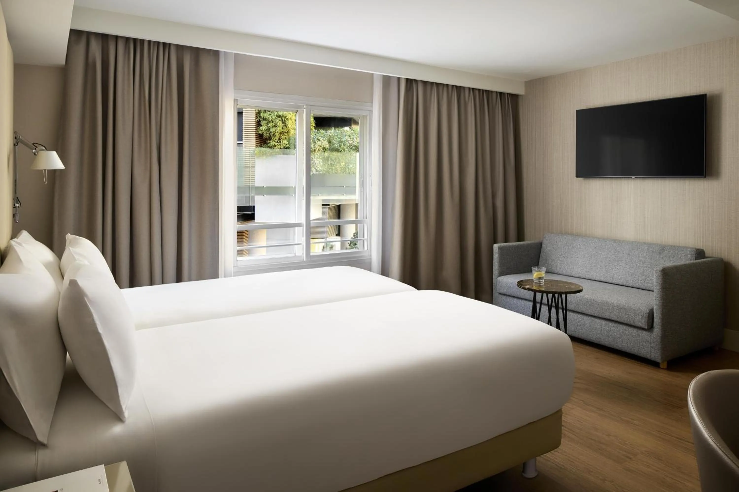 Bedroom, Bed in NH Paseo de la Habana