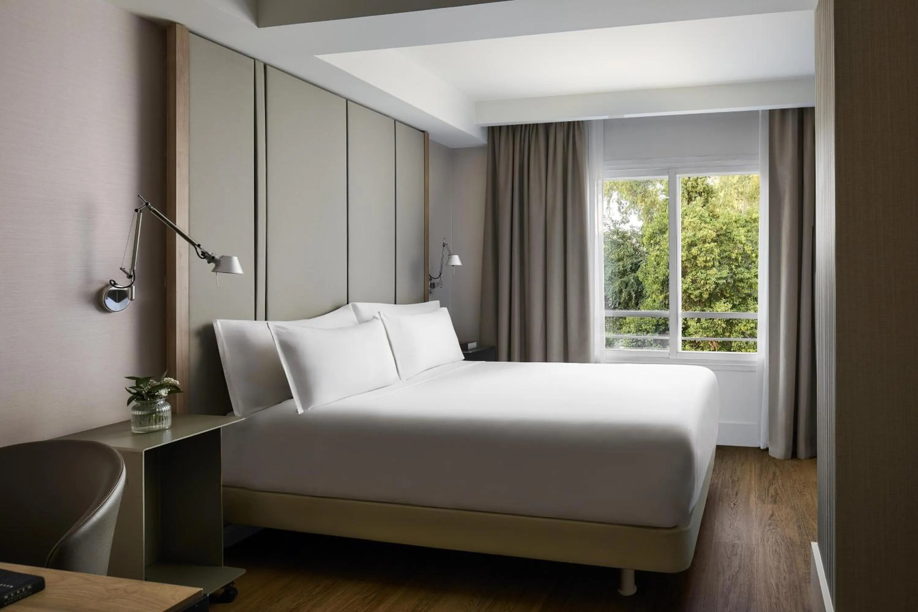 Bedroom, Bed in NH Paseo de la Habana