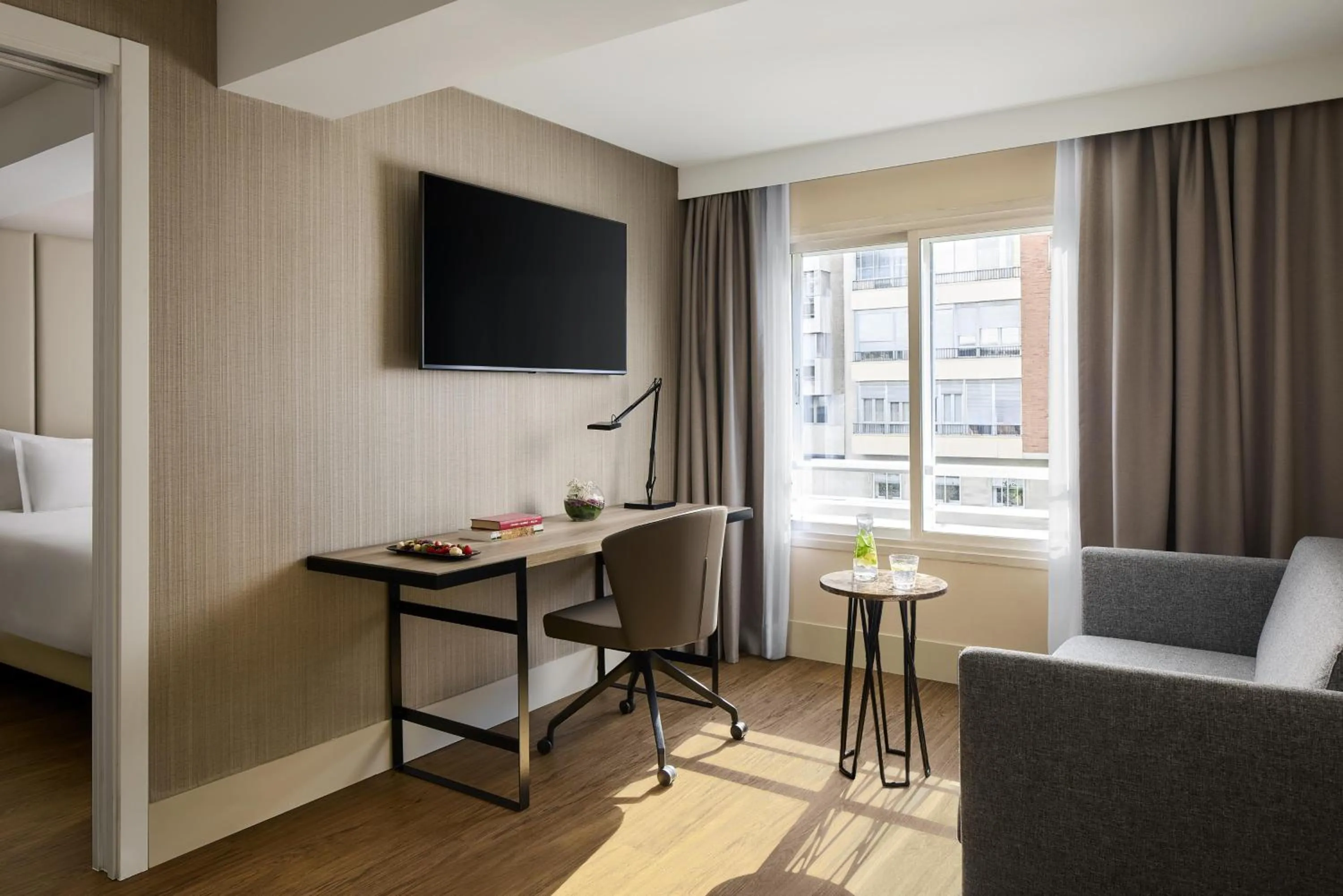 Photo of the whole room, Bed in NH Paseo de la Habana