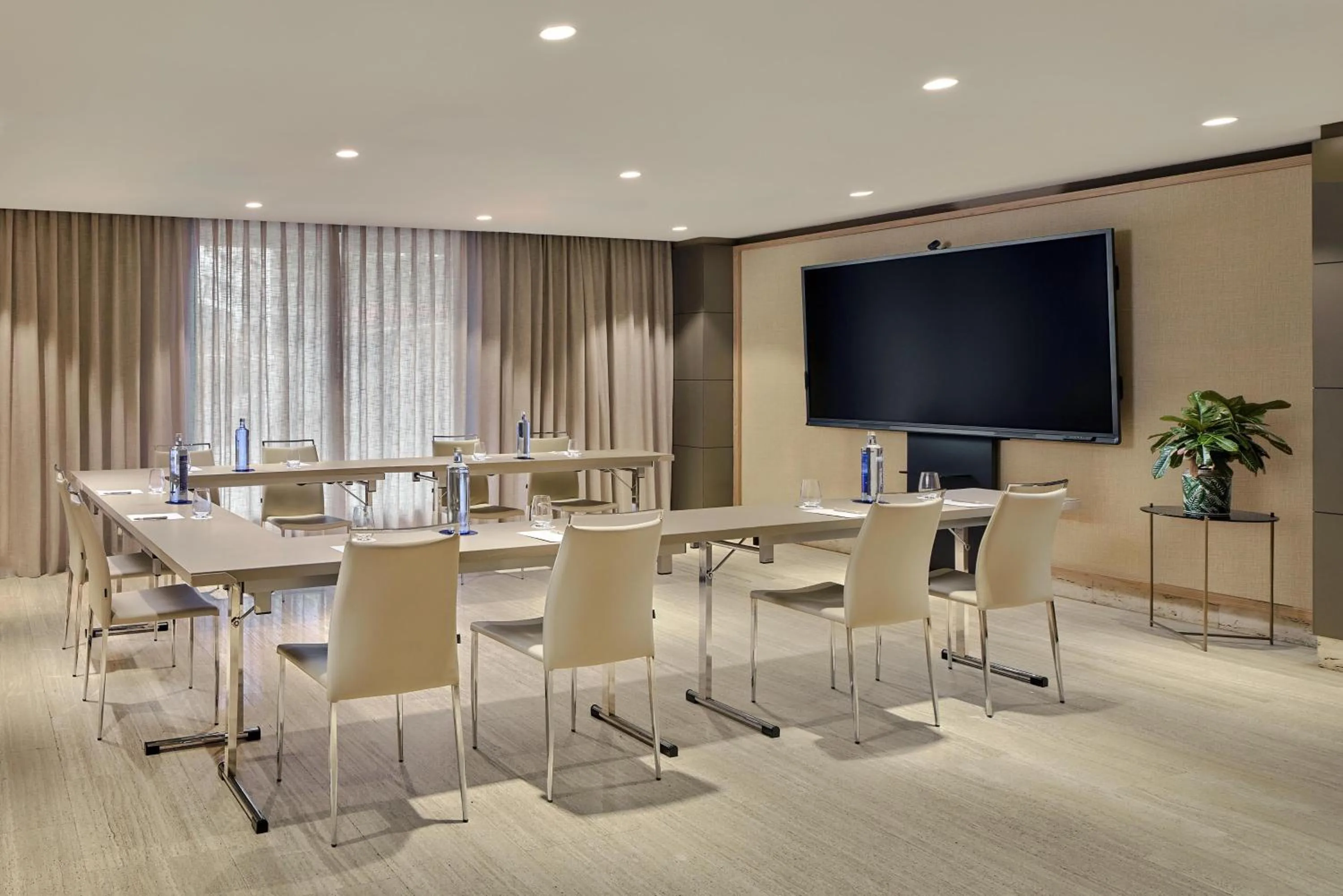 Bedroom in NH Paseo de la Habana