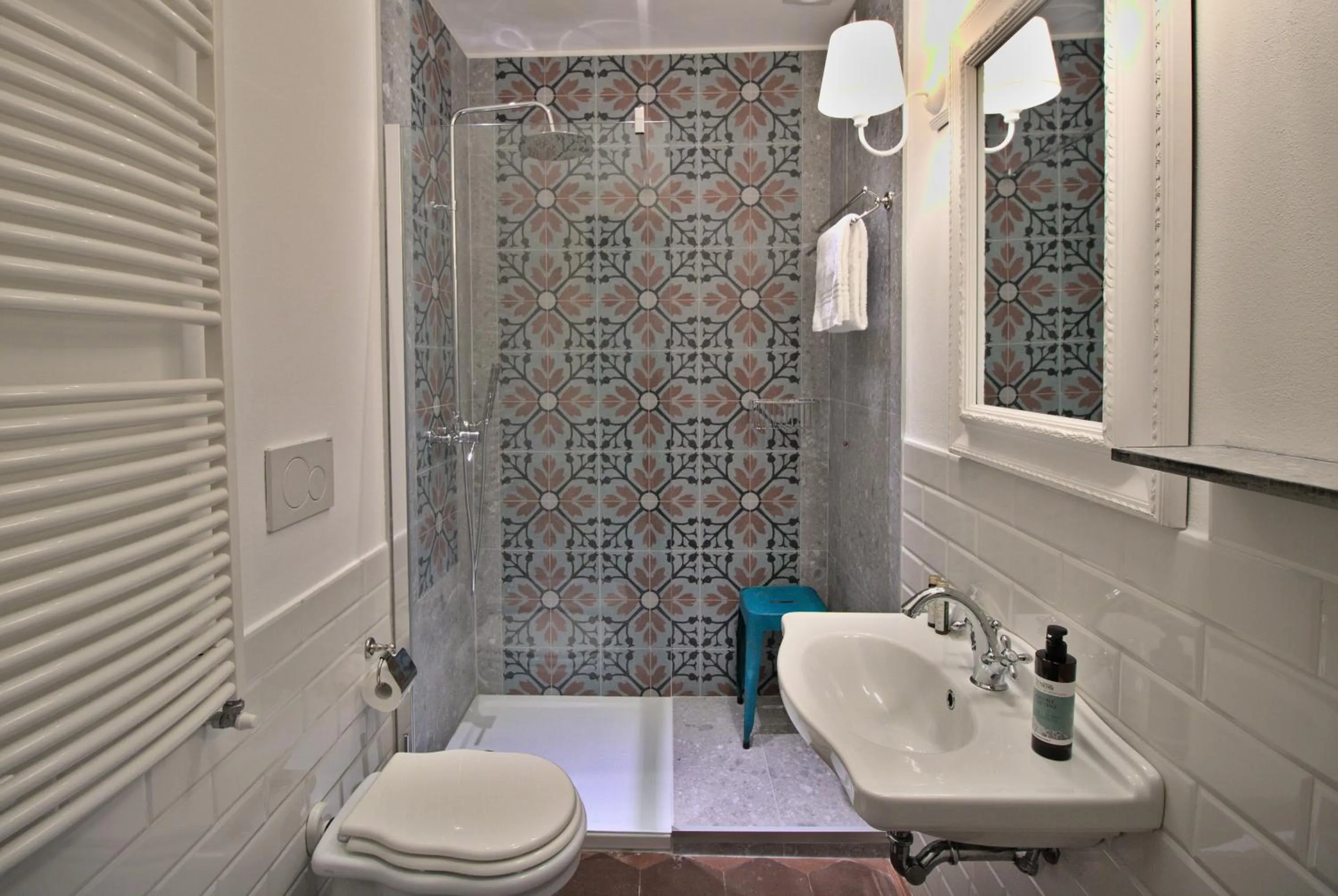 Shower in Porta Tosa Boutique