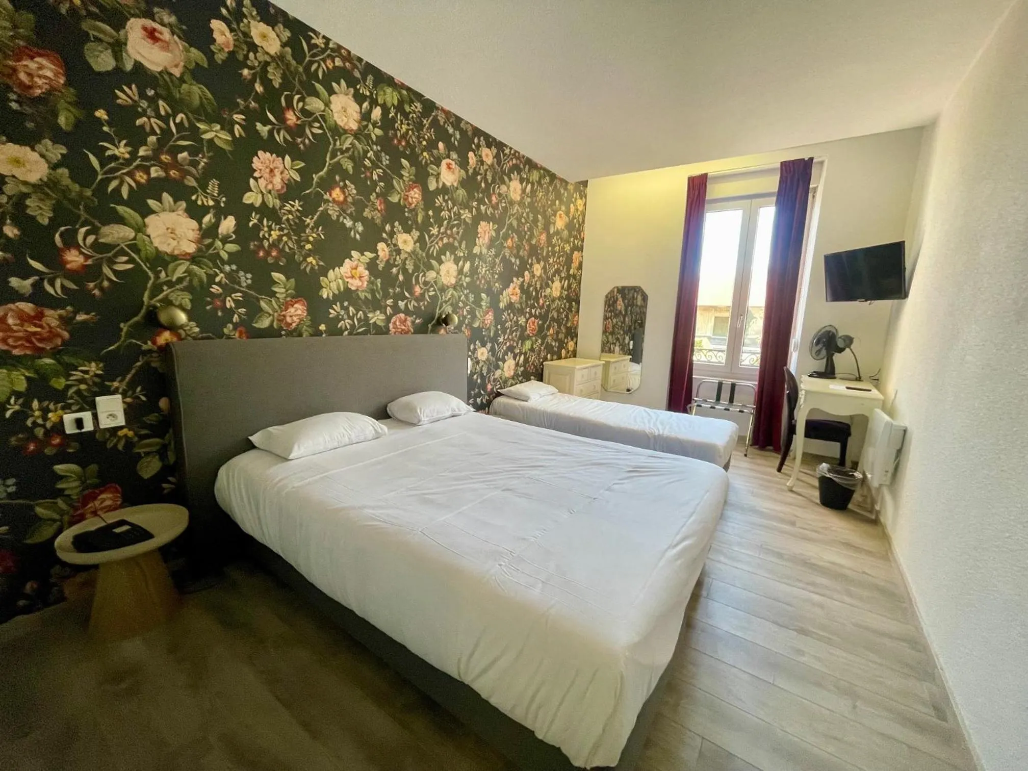 Bed in Hôtel d'Angleterre