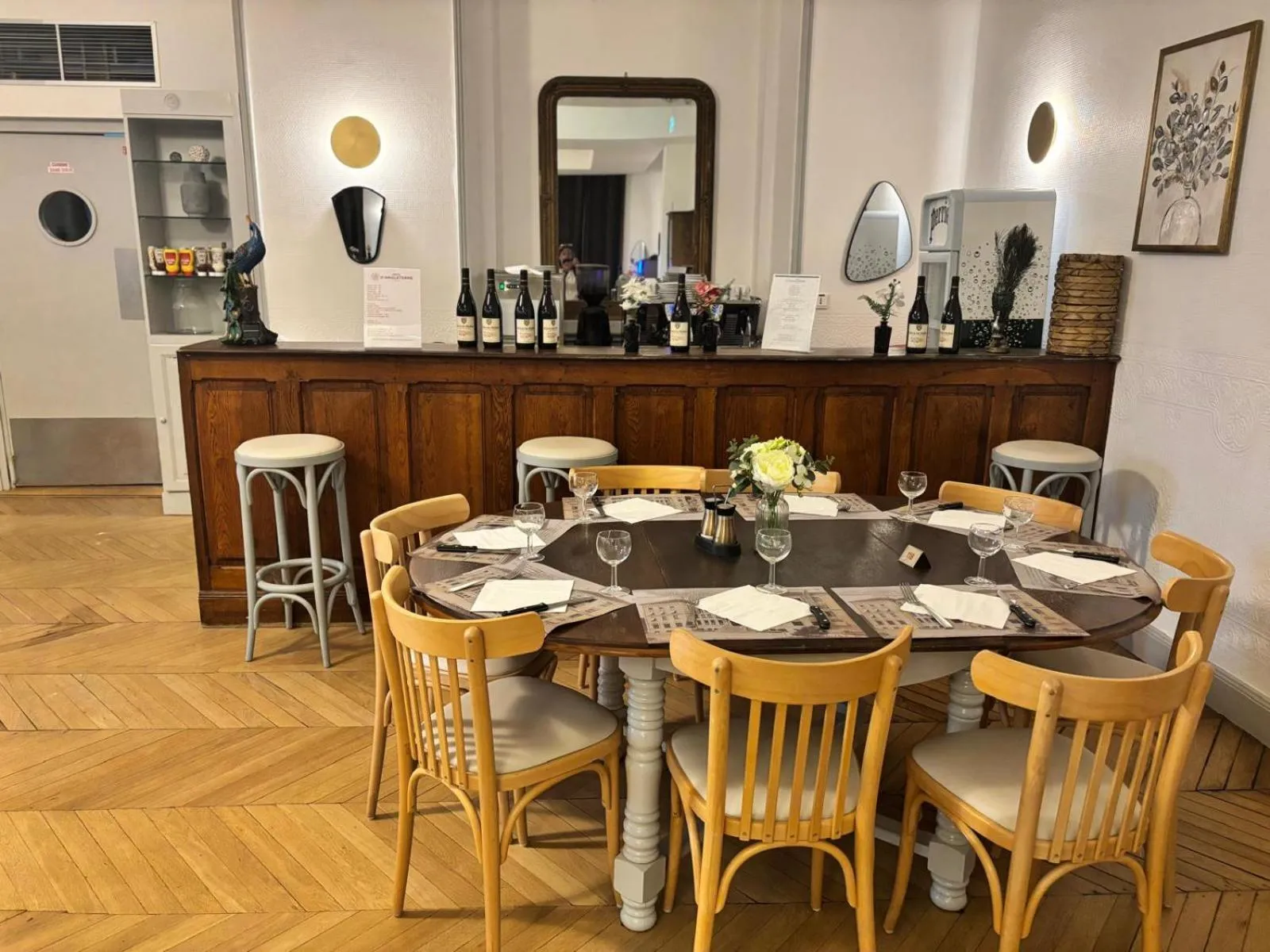 Restaurant/places to eat in Hôtel d'Angleterre