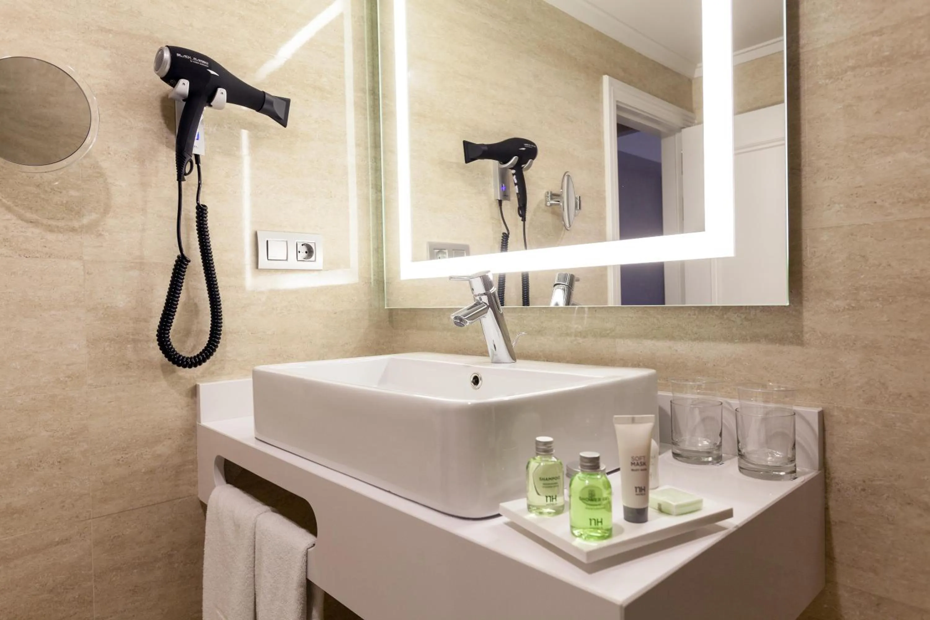 Bathroom in NH Oviedo Principado