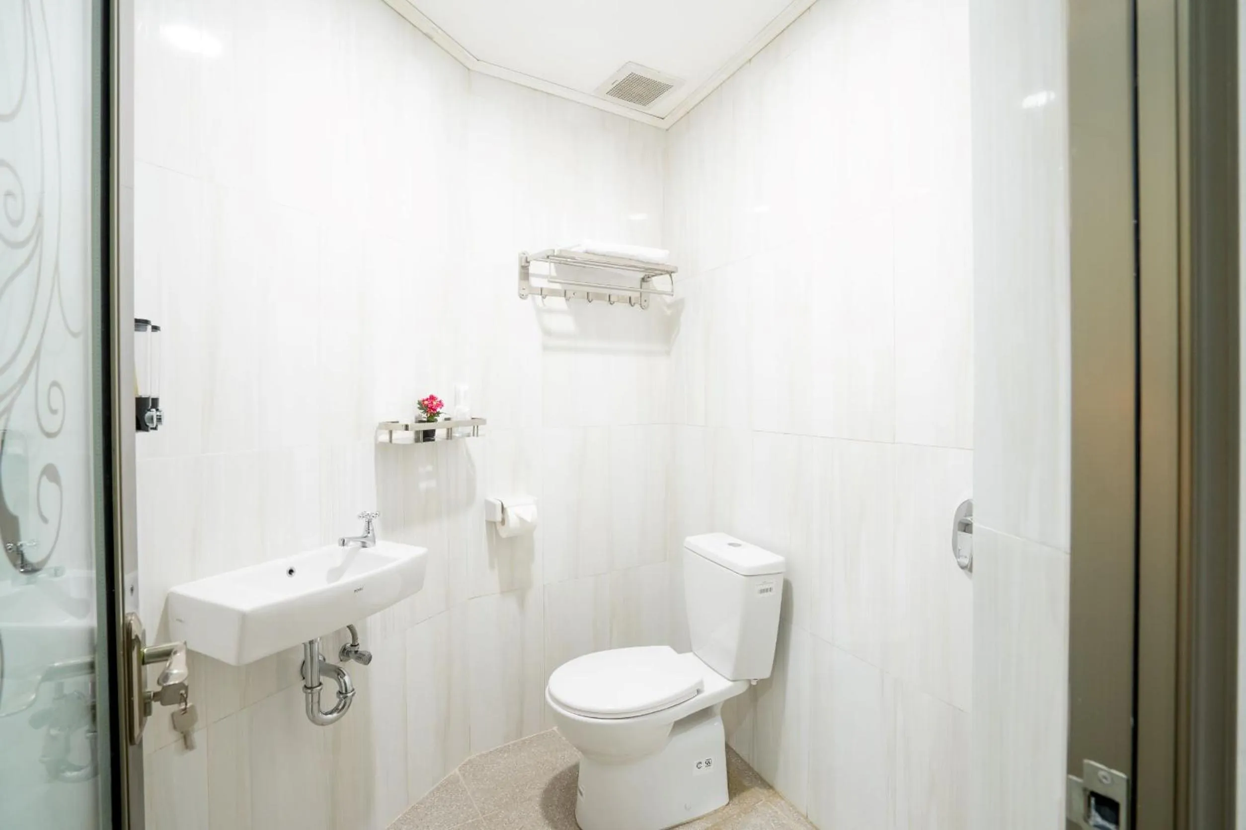 Bathroom in Oki Taru Residence