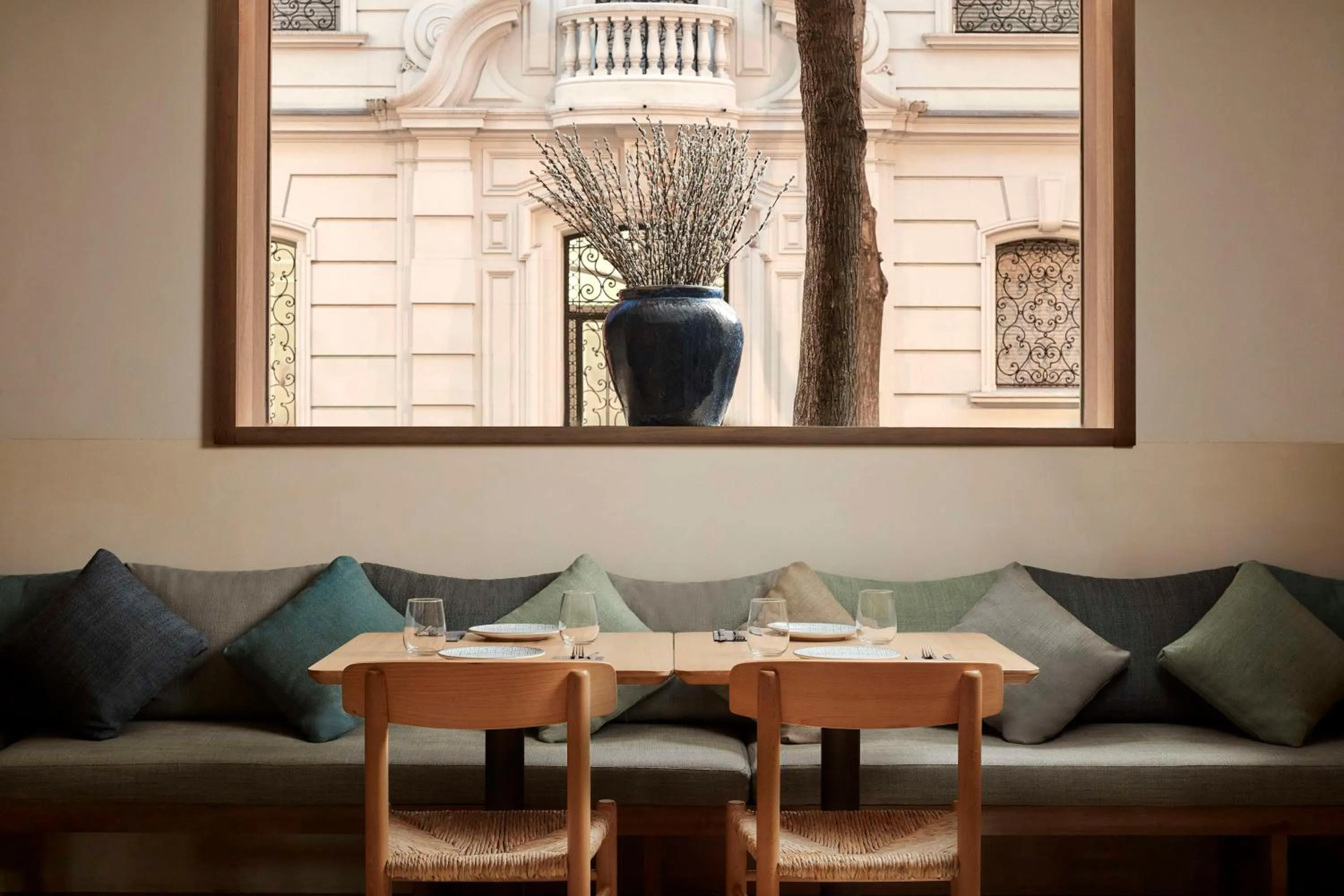 Restaurant/places to eat in NH Madrid Zurbano