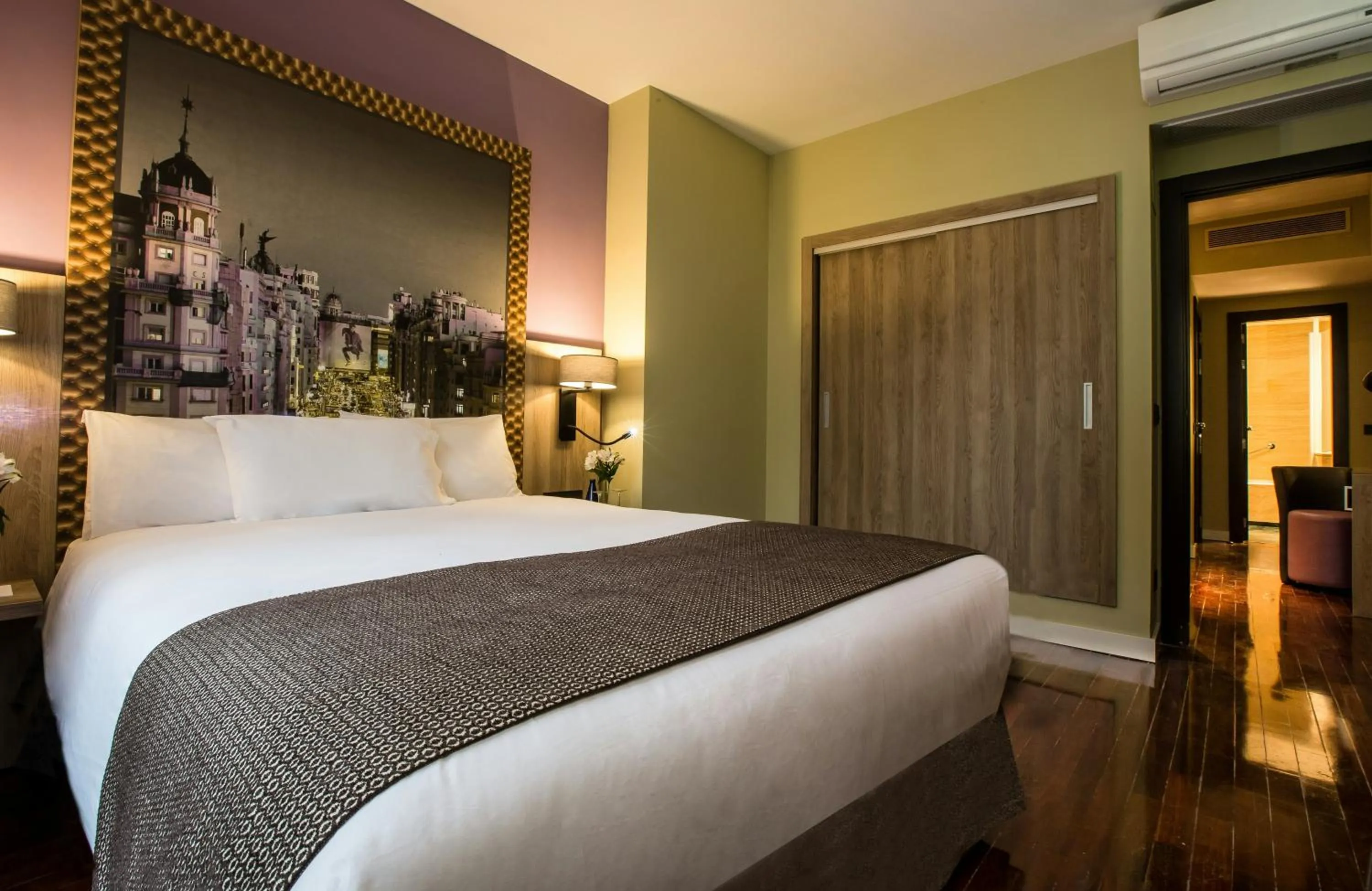 Photo of the whole room, Bed in Leonardo Hotel Madrid City Center