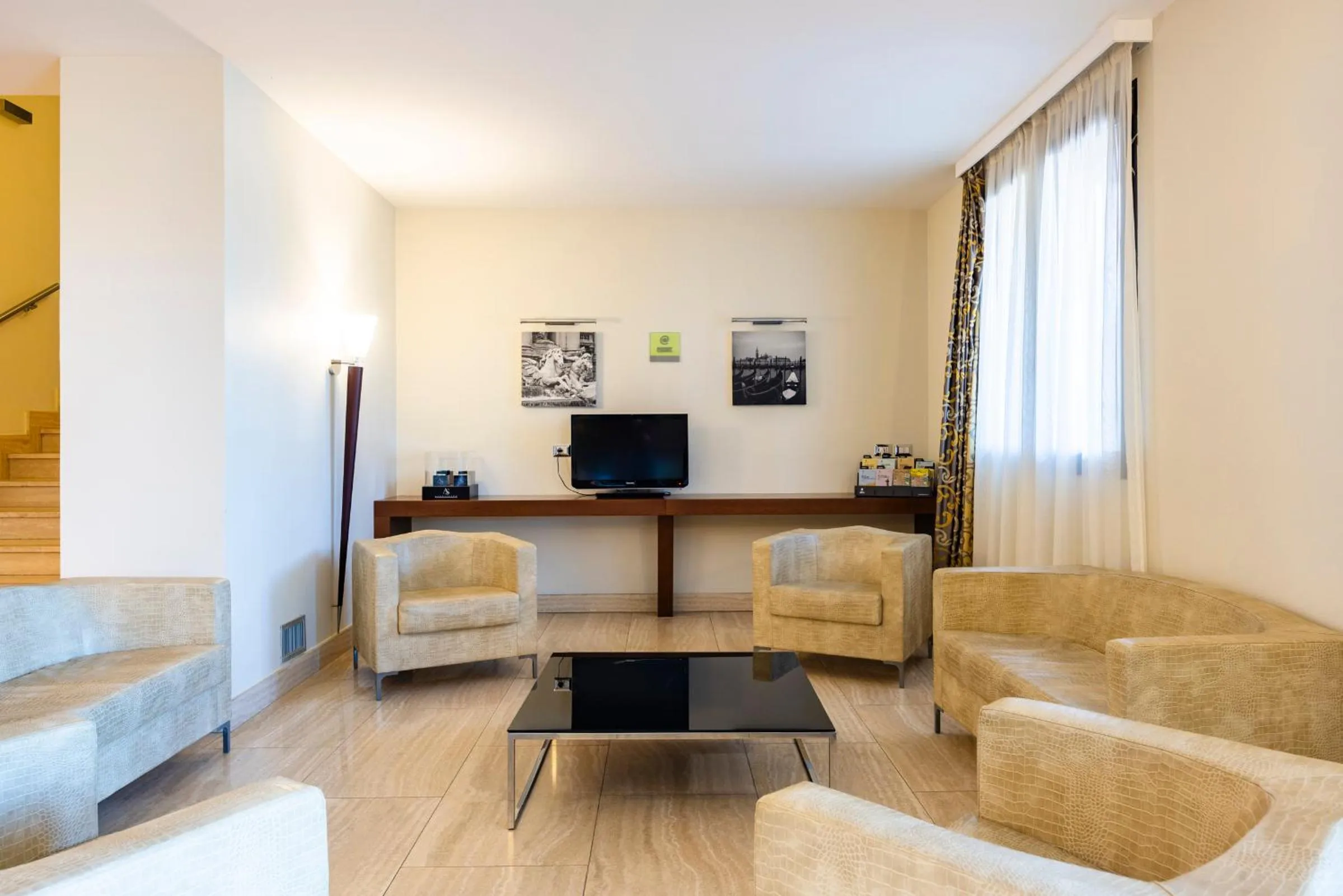 Lobby or reception in Il Gentiluomo Hotel & SPA