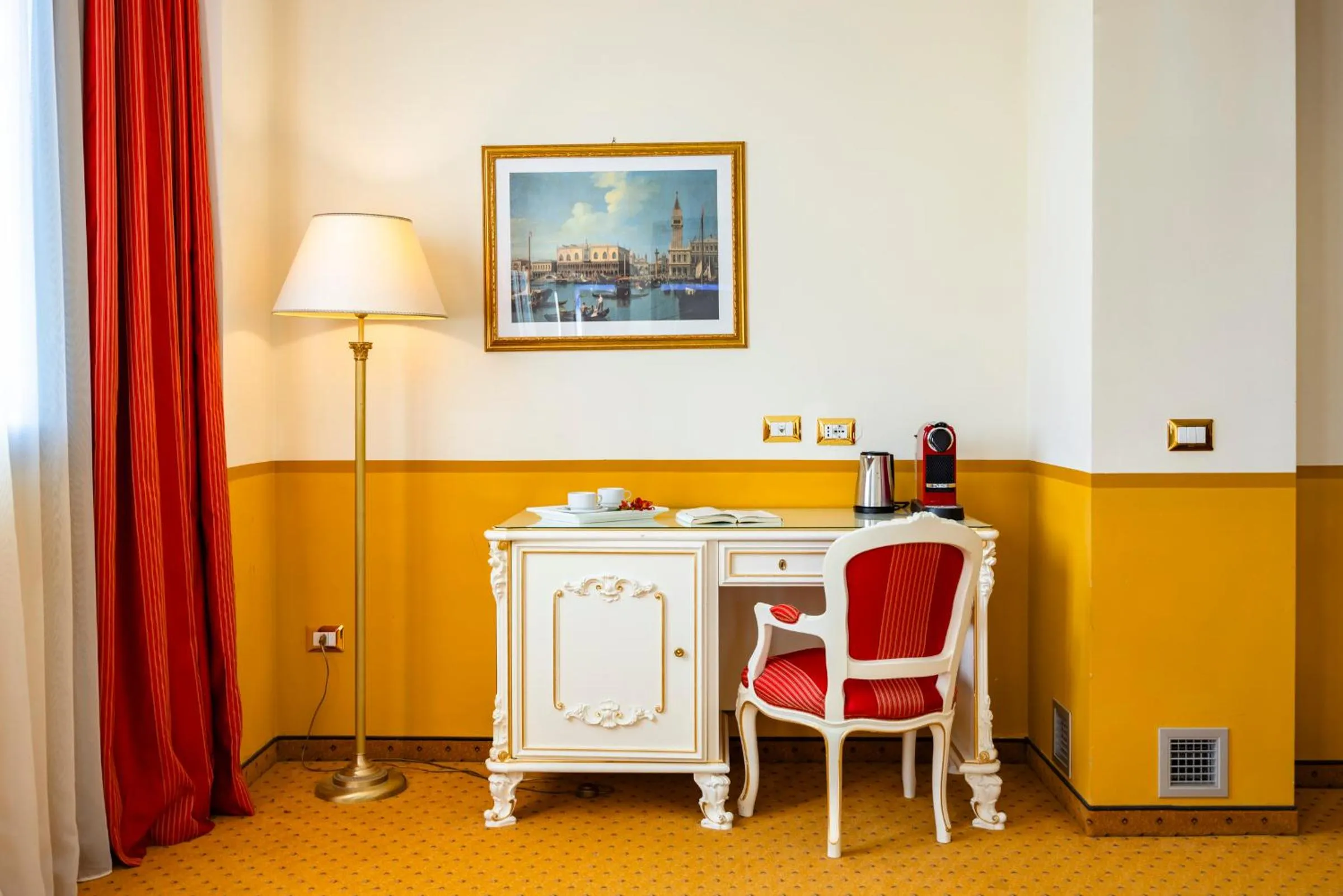 Coffee/tea facilities in Il Gentiluomo Hotel & SPA