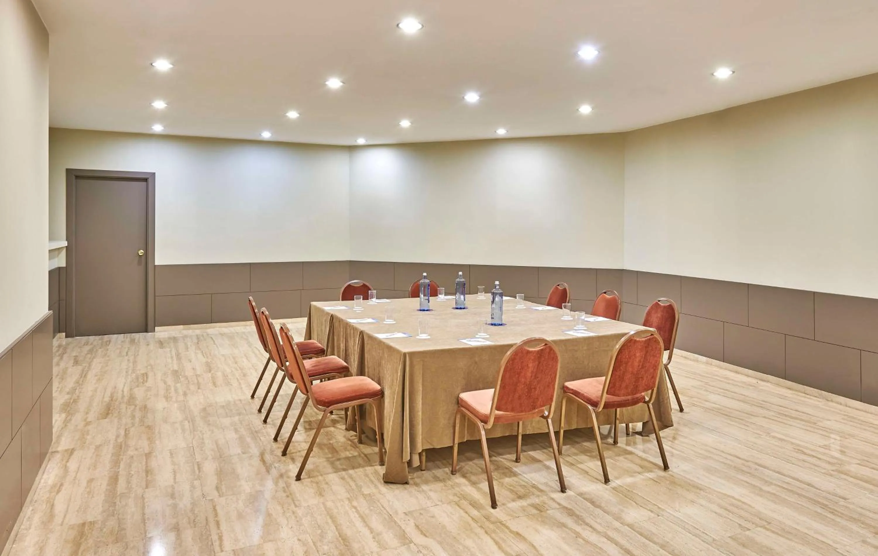 Meeting/conference room in iStay by NH Zaragoza Sport Hotel