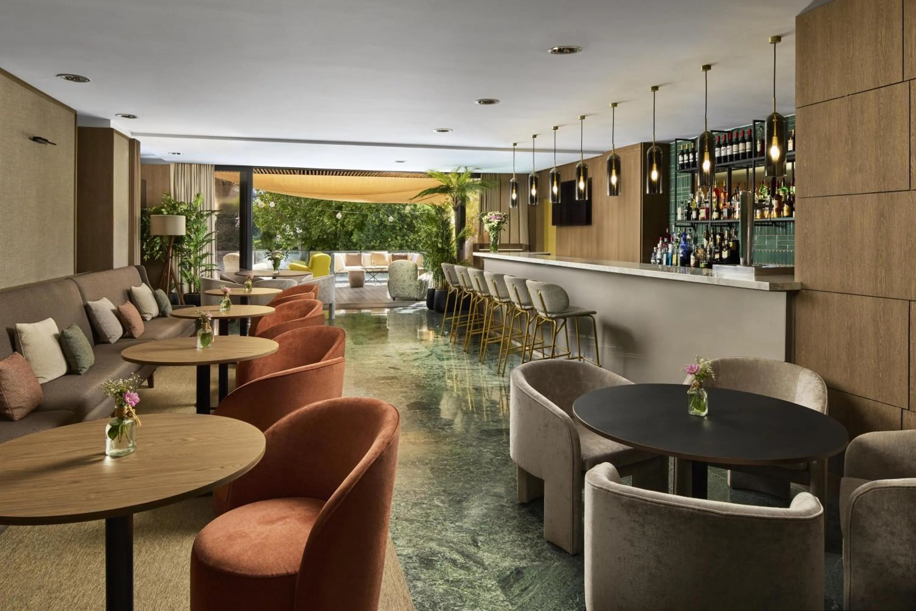 Lounge or bar in NH Madrid Ventas