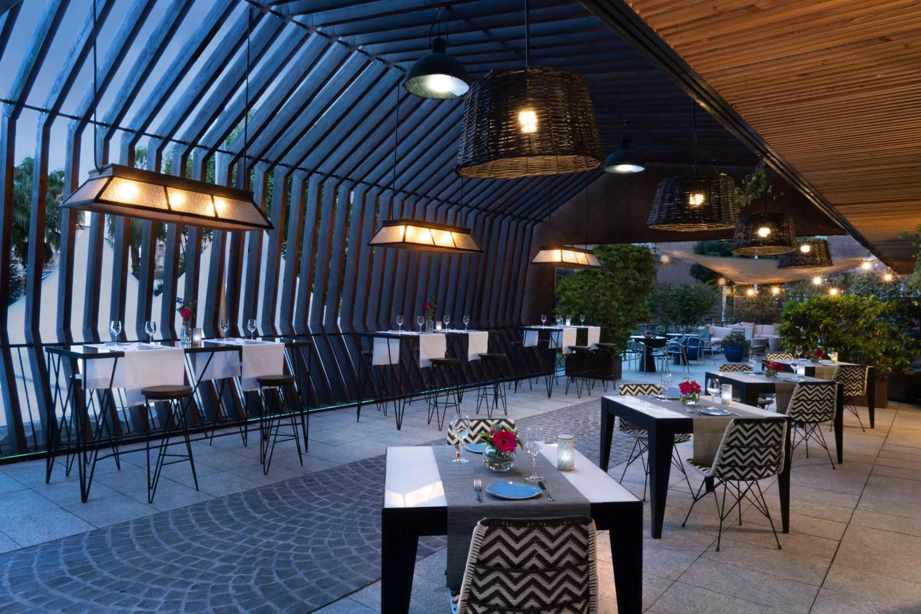 Restaurant/places to eat in NH Madrid Ventas