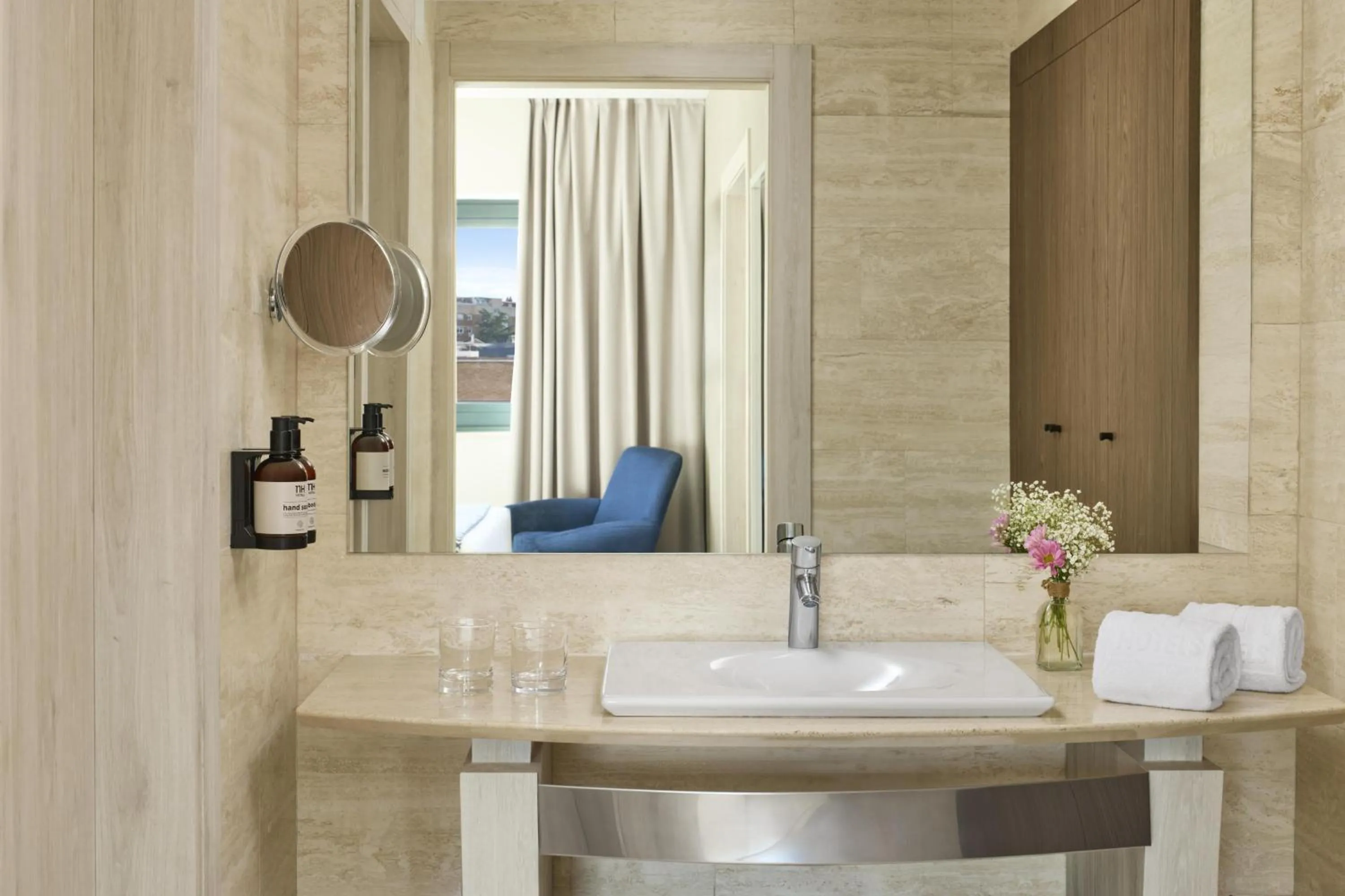 Bathroom in NH Madrid Ventas