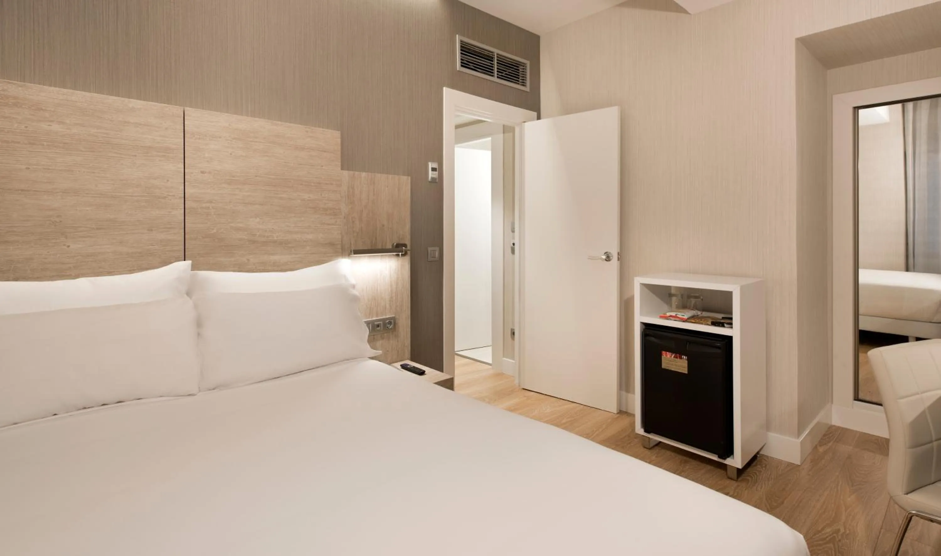 View (from property/room), Bed in NH Madrid Chamberí