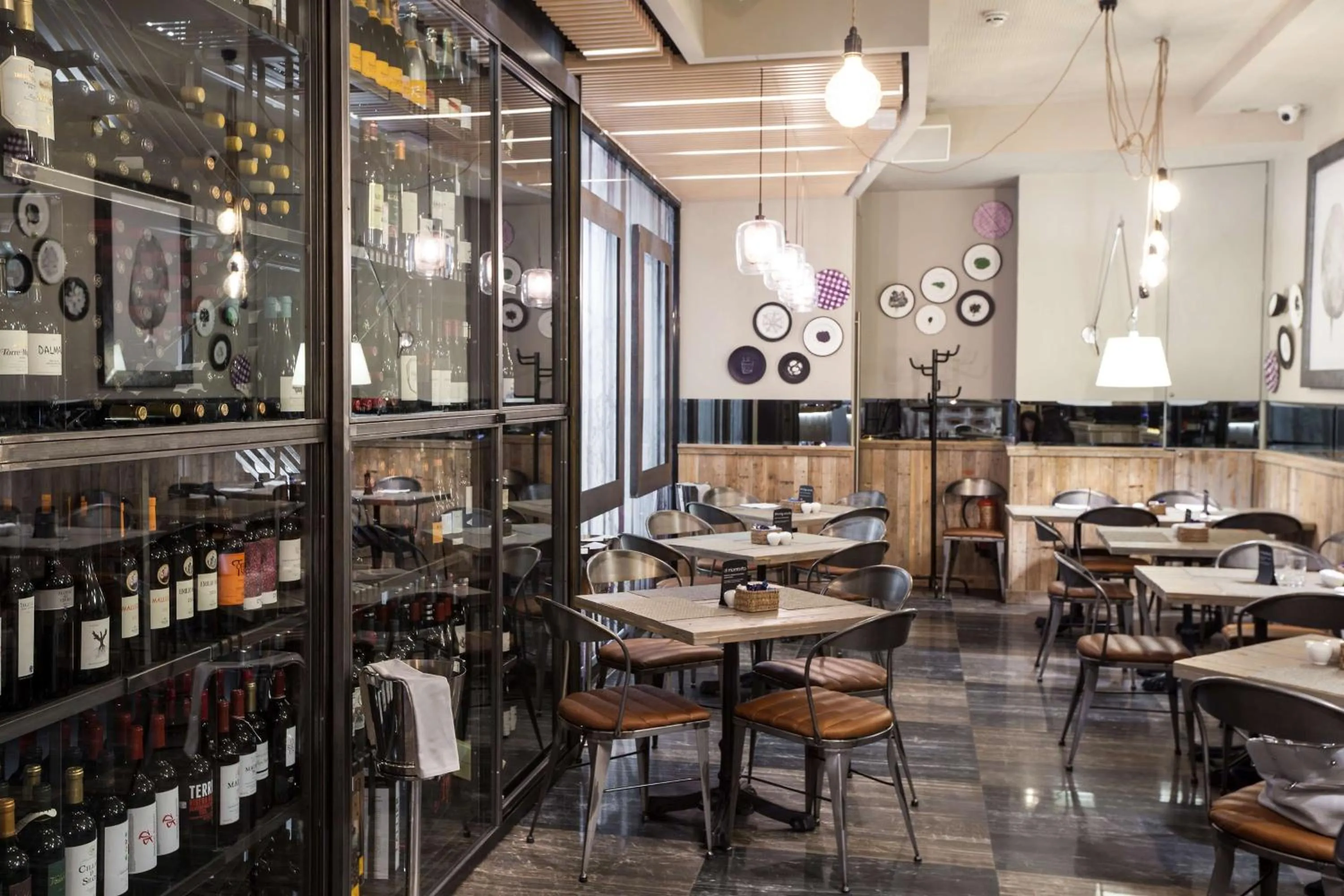 Restaurant/places to eat in NH Madrid Chamberí