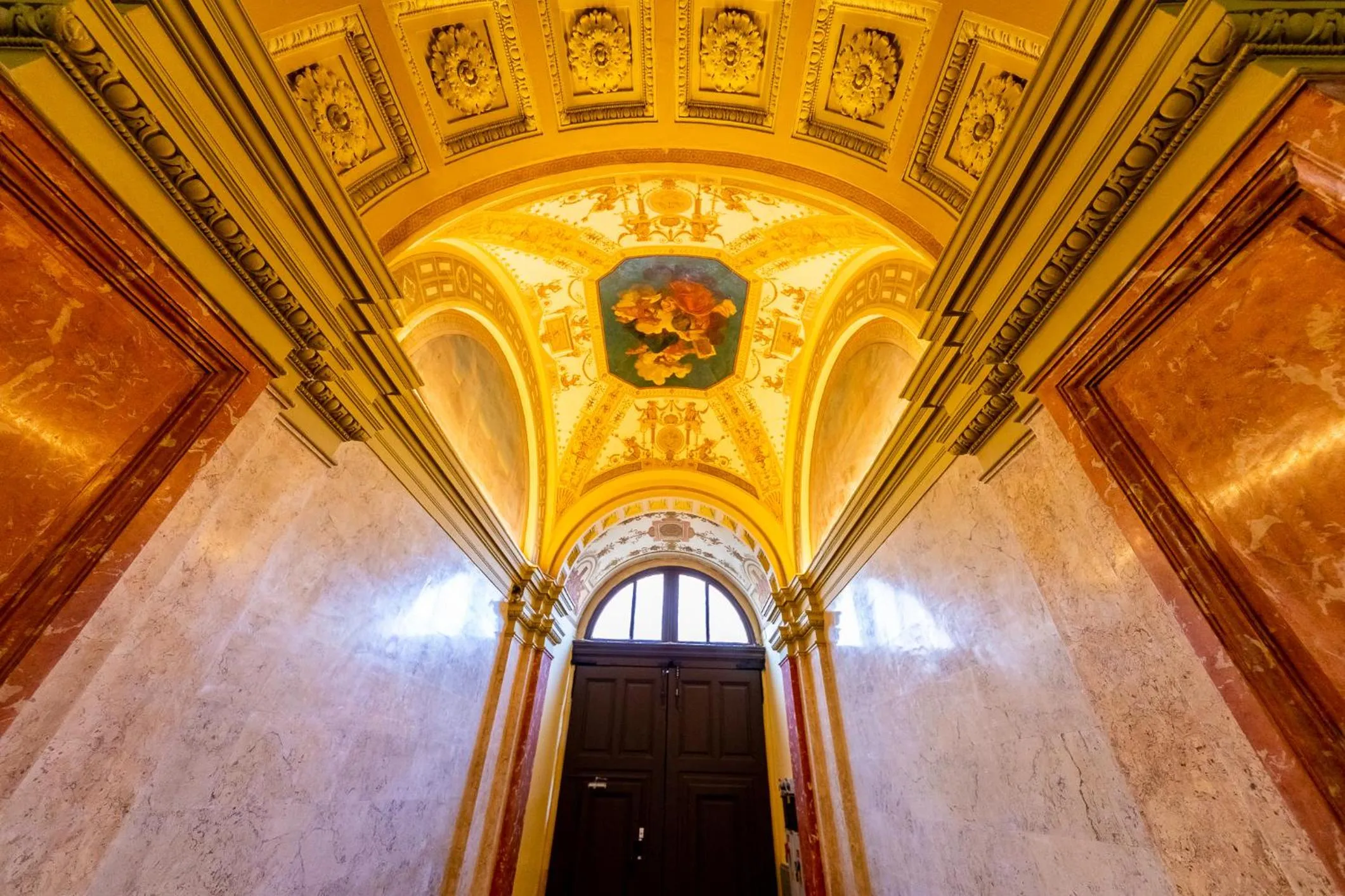 Facade/entrance in Adagio Downtown Rooms