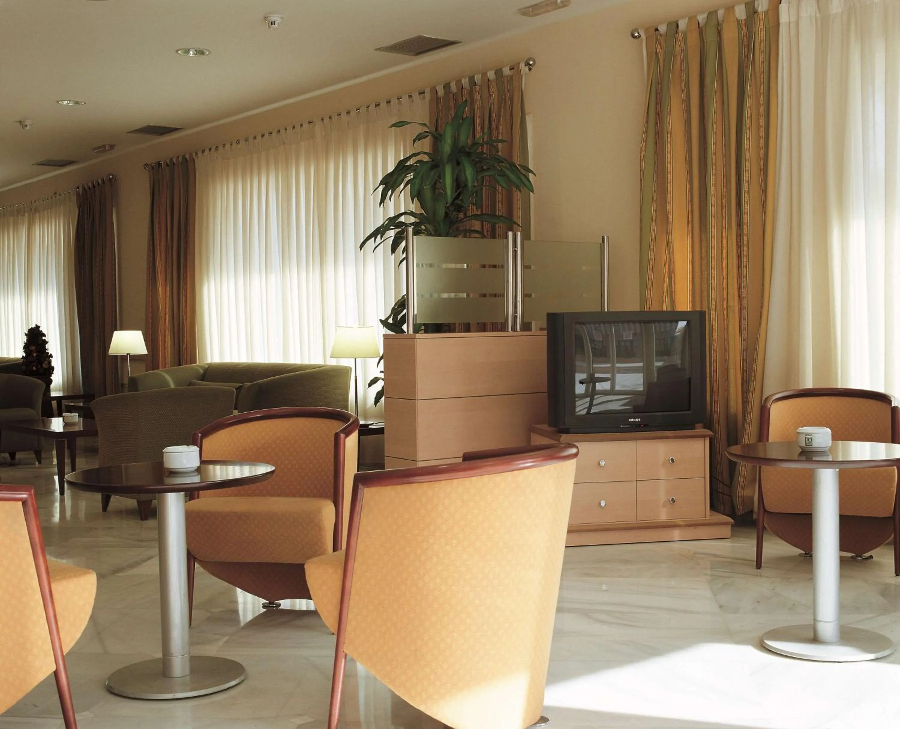 Lounge or bar in NH Barajas Airport