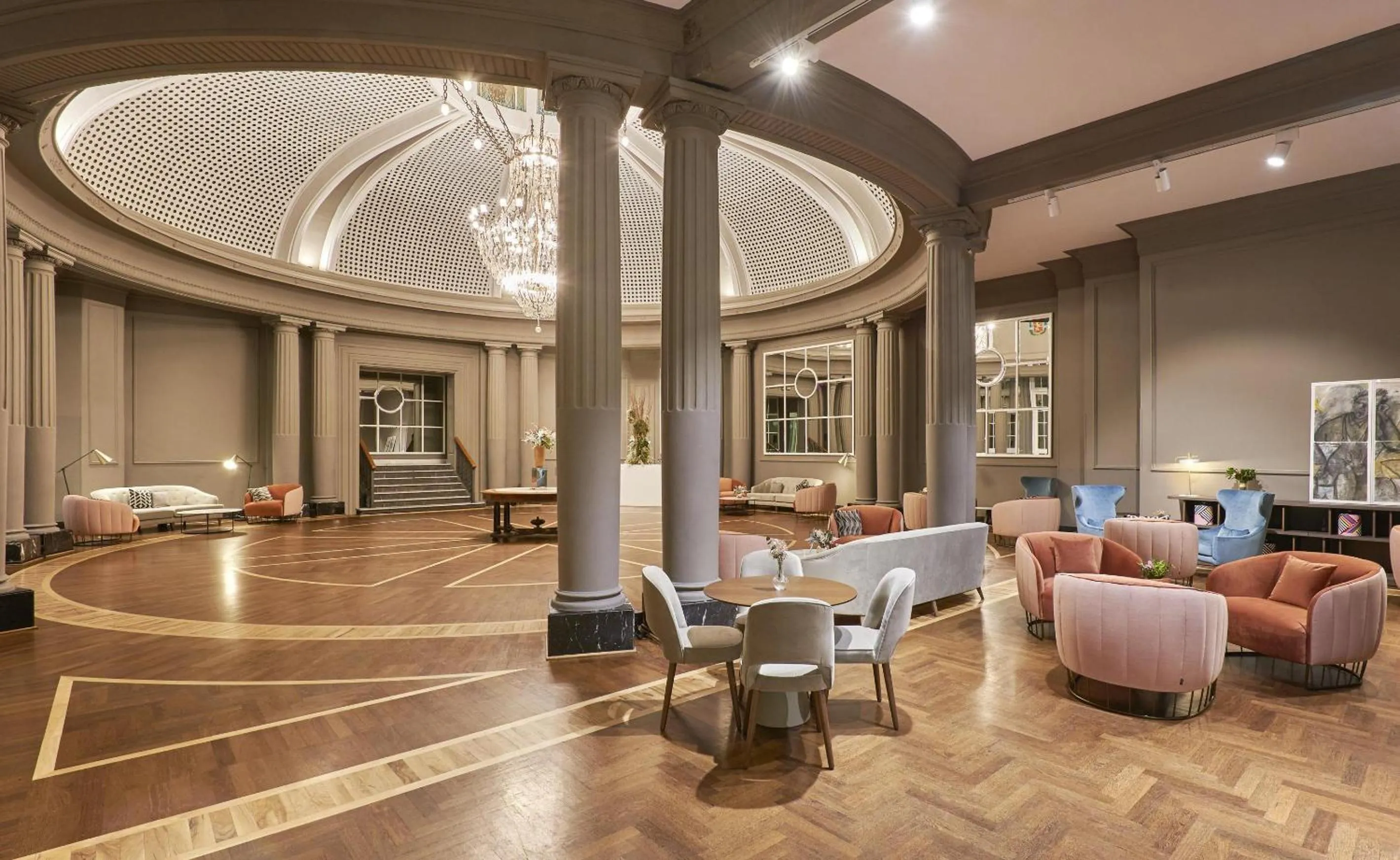 Lobby or reception in NH Collection Gran Hotel de Zaragoza