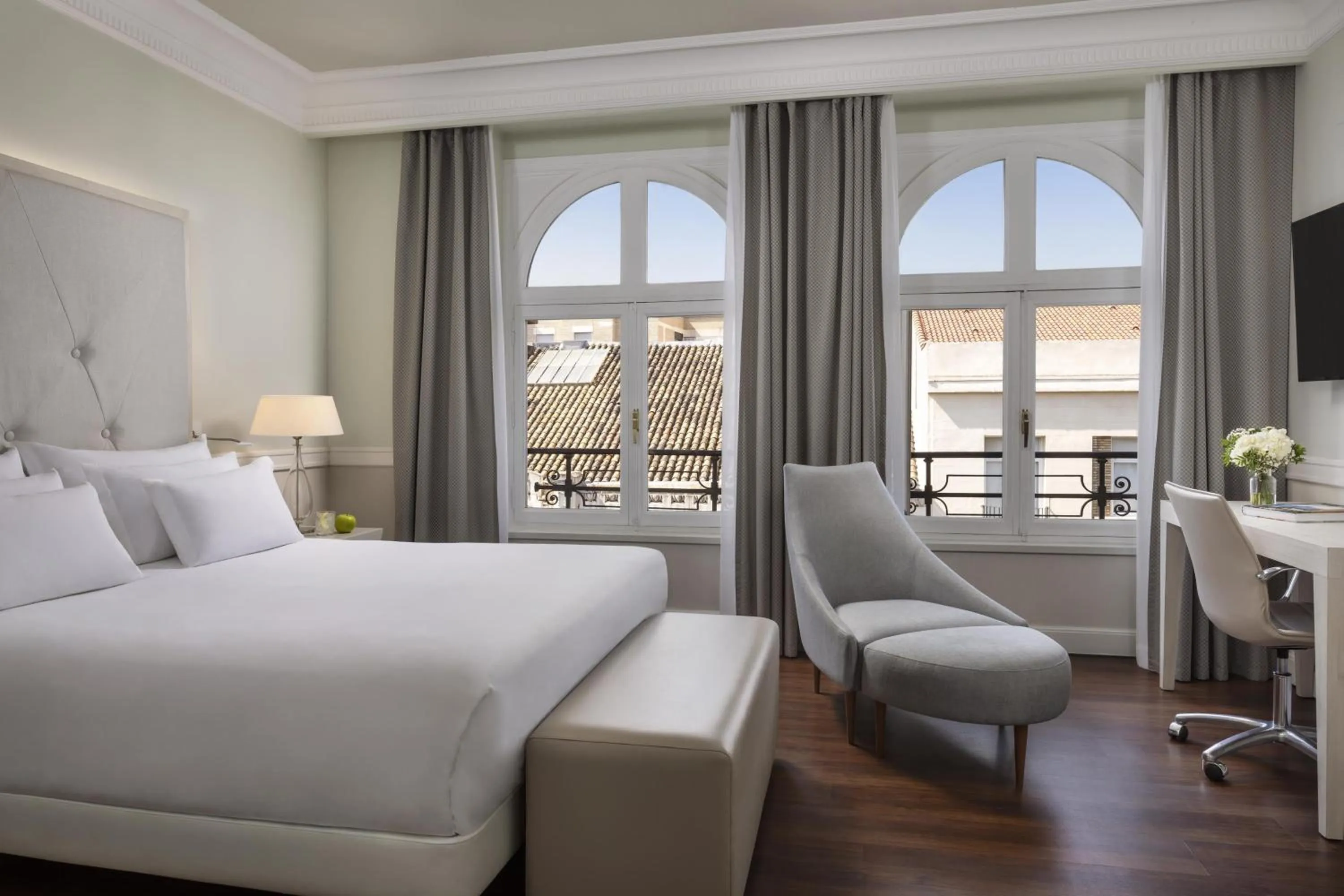 Bedroom, Bed in NH Collection Gran Hotel de Zaragoza