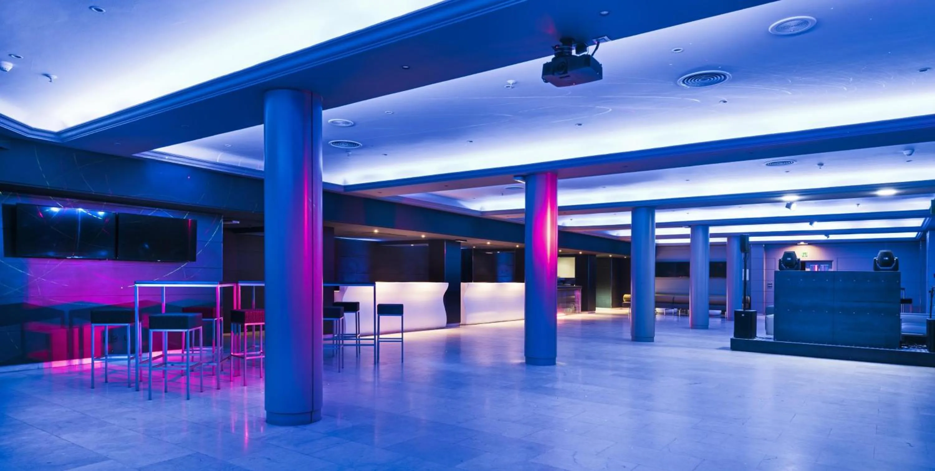 Lounge or bar in NH Collection Gran Hotel de Zaragoza