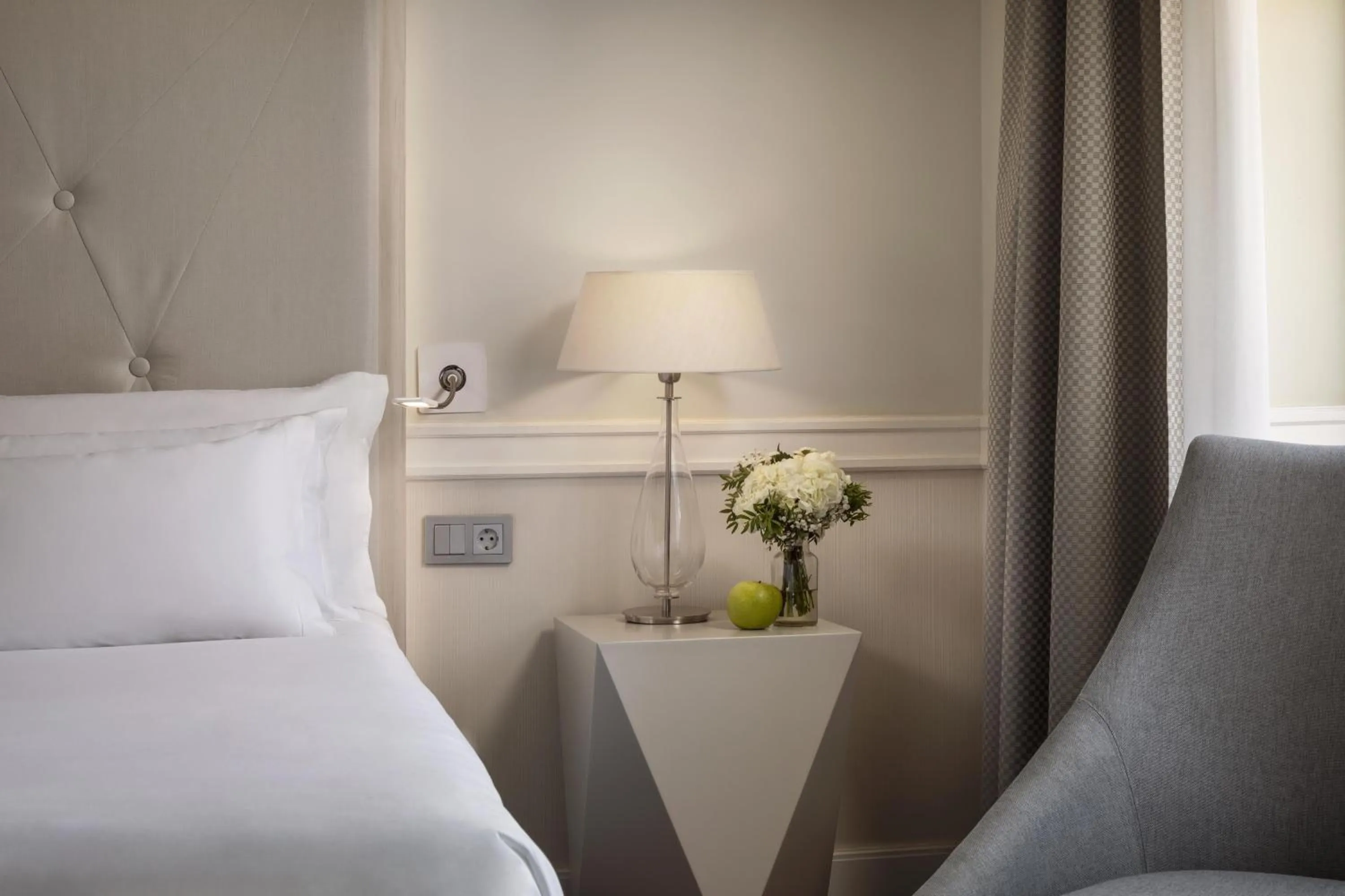 Bedroom, Bed in NH Collection Gran Hotel de Zaragoza