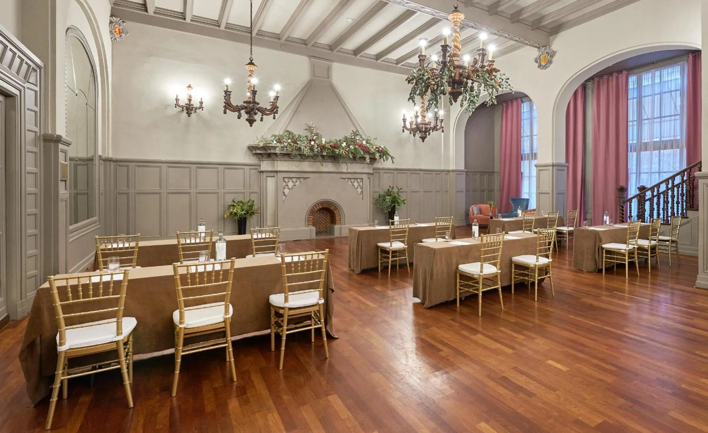 Lobby or reception in NH Collection Gran Hotel de Zaragoza