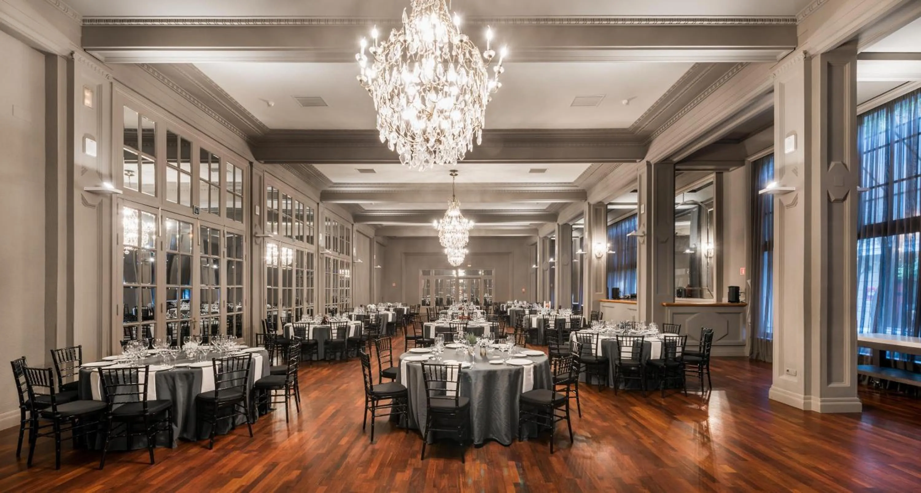 Restaurant/places to eat in NH Collection Gran Hotel de Zaragoza