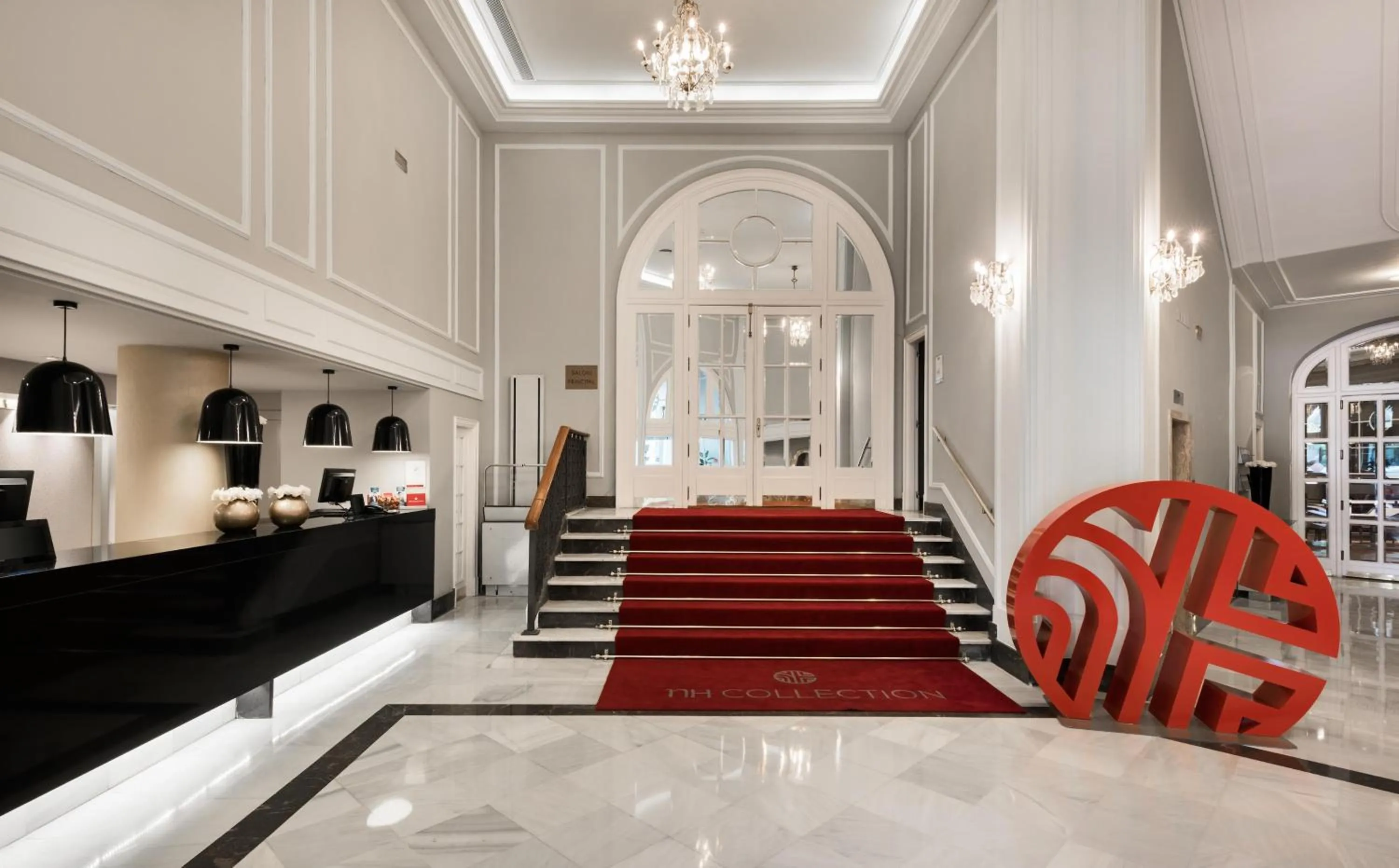 Lobby or reception in NH Collection Gran Hotel de Zaragoza