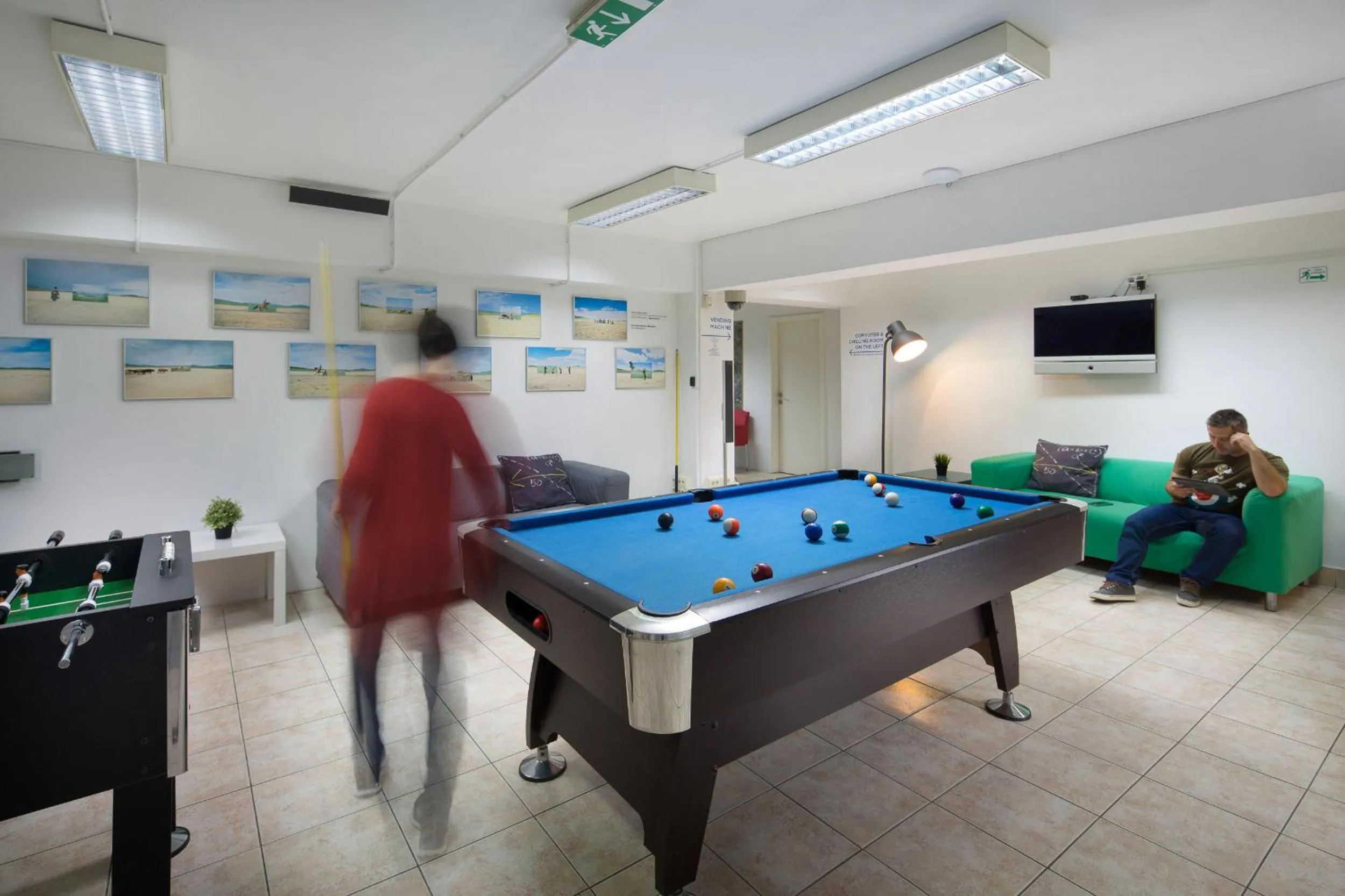 Communal lounge/ TV room in Hostel Bureau