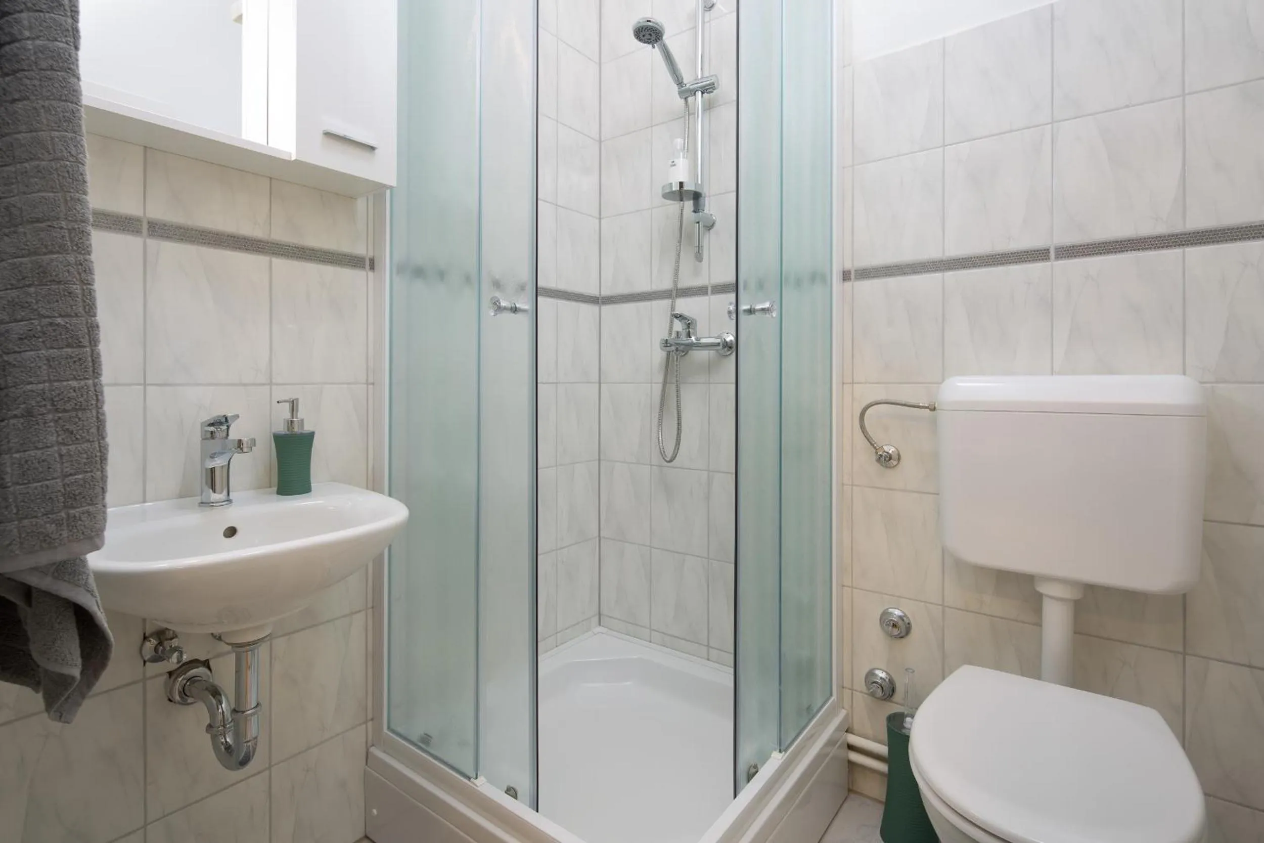 Shower in Hostel Bureau