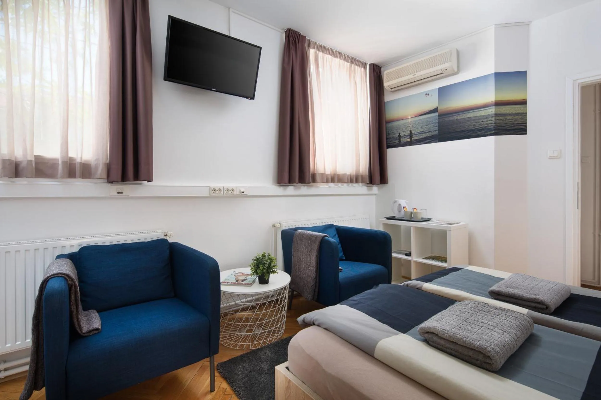 Coffee/tea facilities in Hostel Bureau