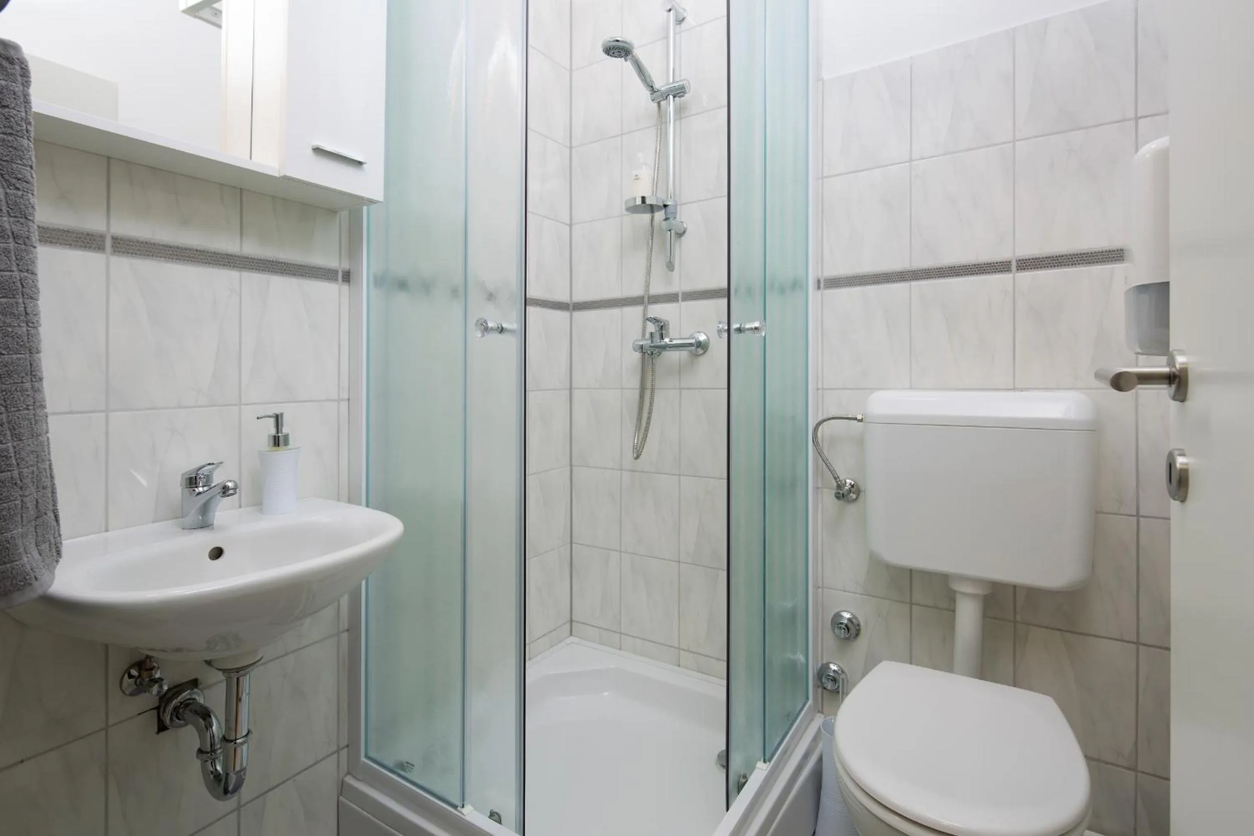 Shower in Hostel Bureau